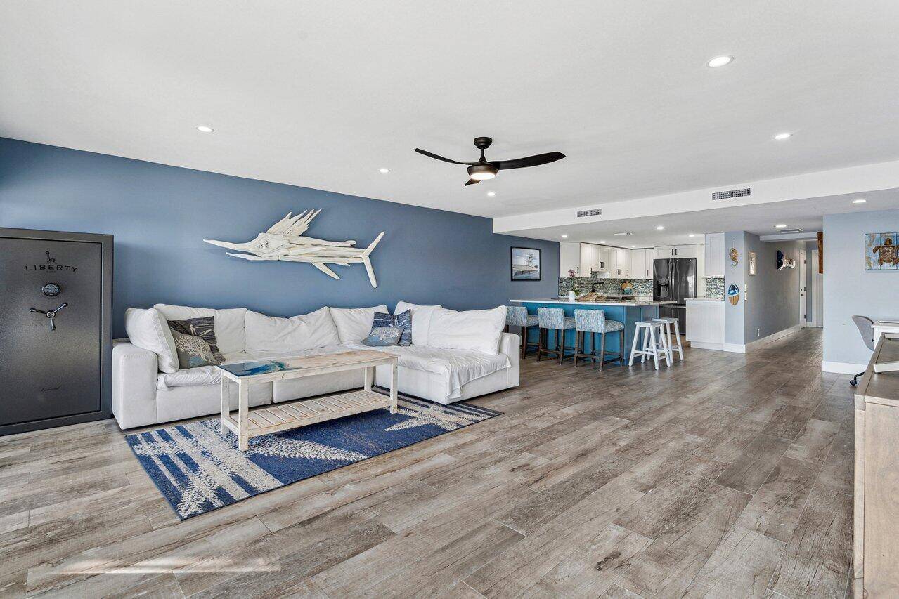 Lantana, FL 33462,230 Sunrise AVE 103
