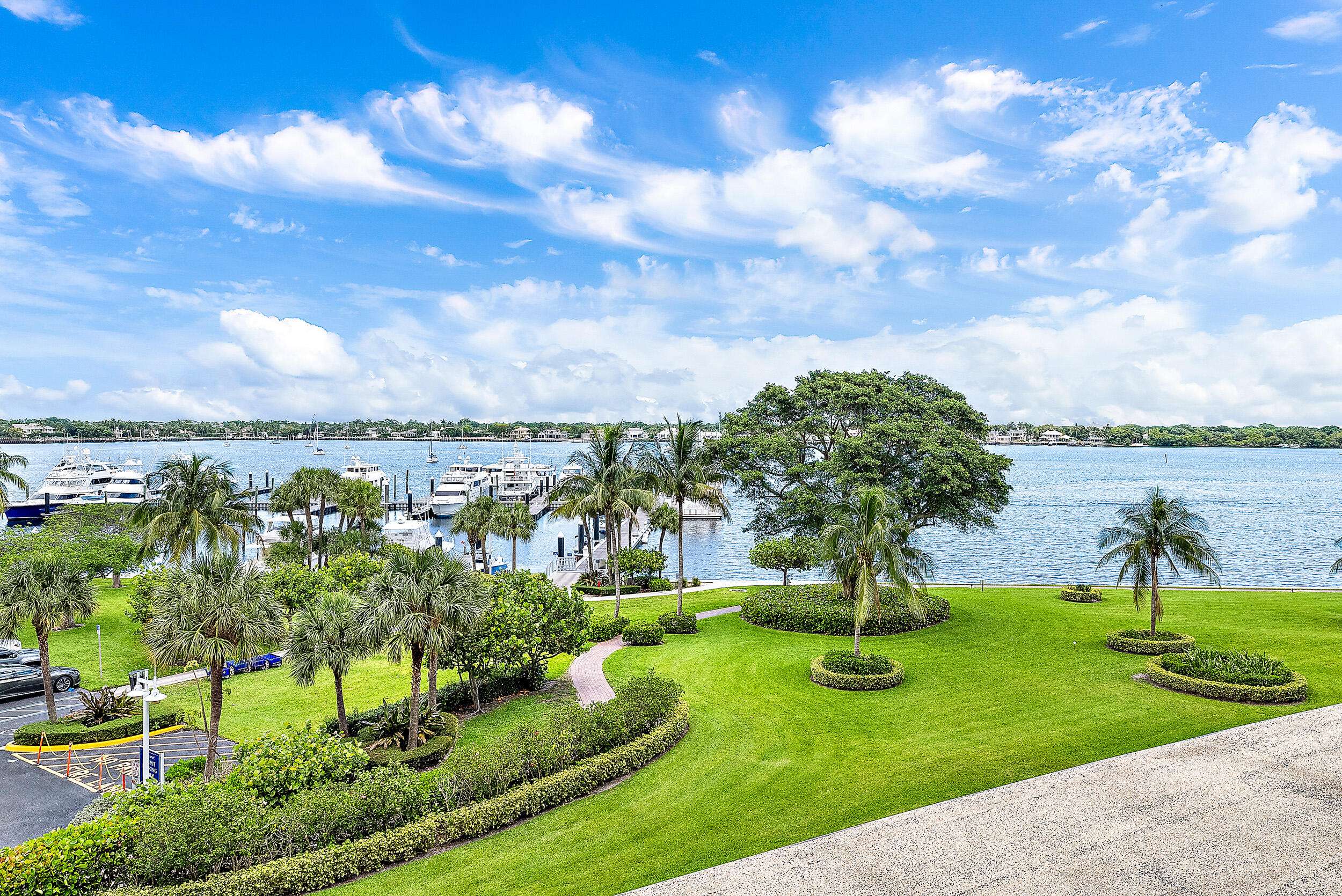 North Palm Beach, FL 33408,136 Lakeshore DR 511