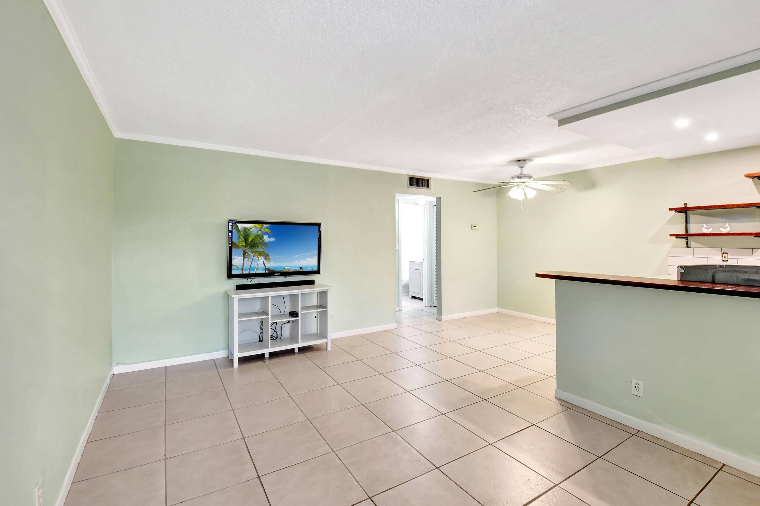 Boynton Beach, FL 33435,205 NE 3rd ST 208