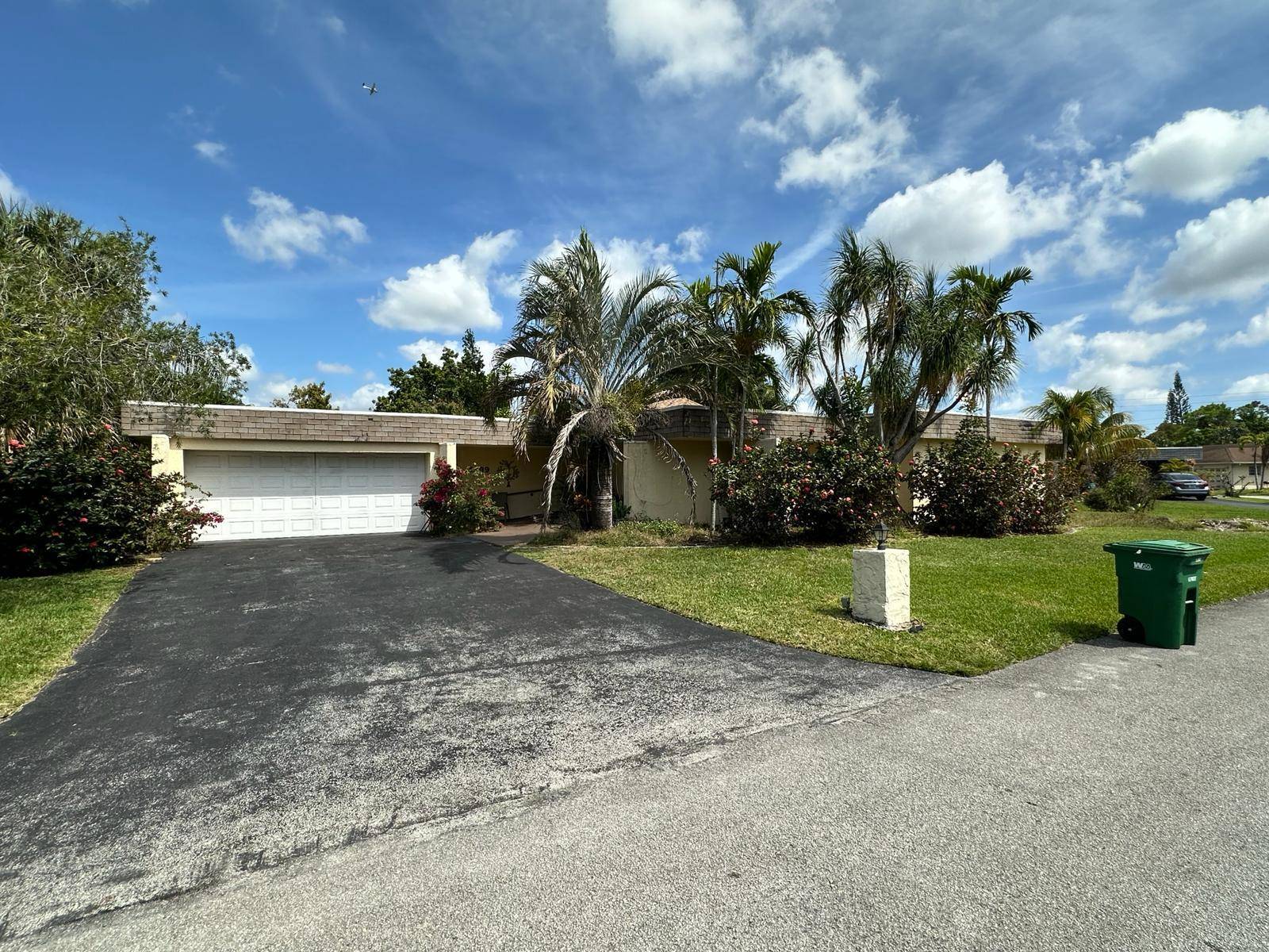 Tamarac, FL 33319,5209 Buttonwood CT