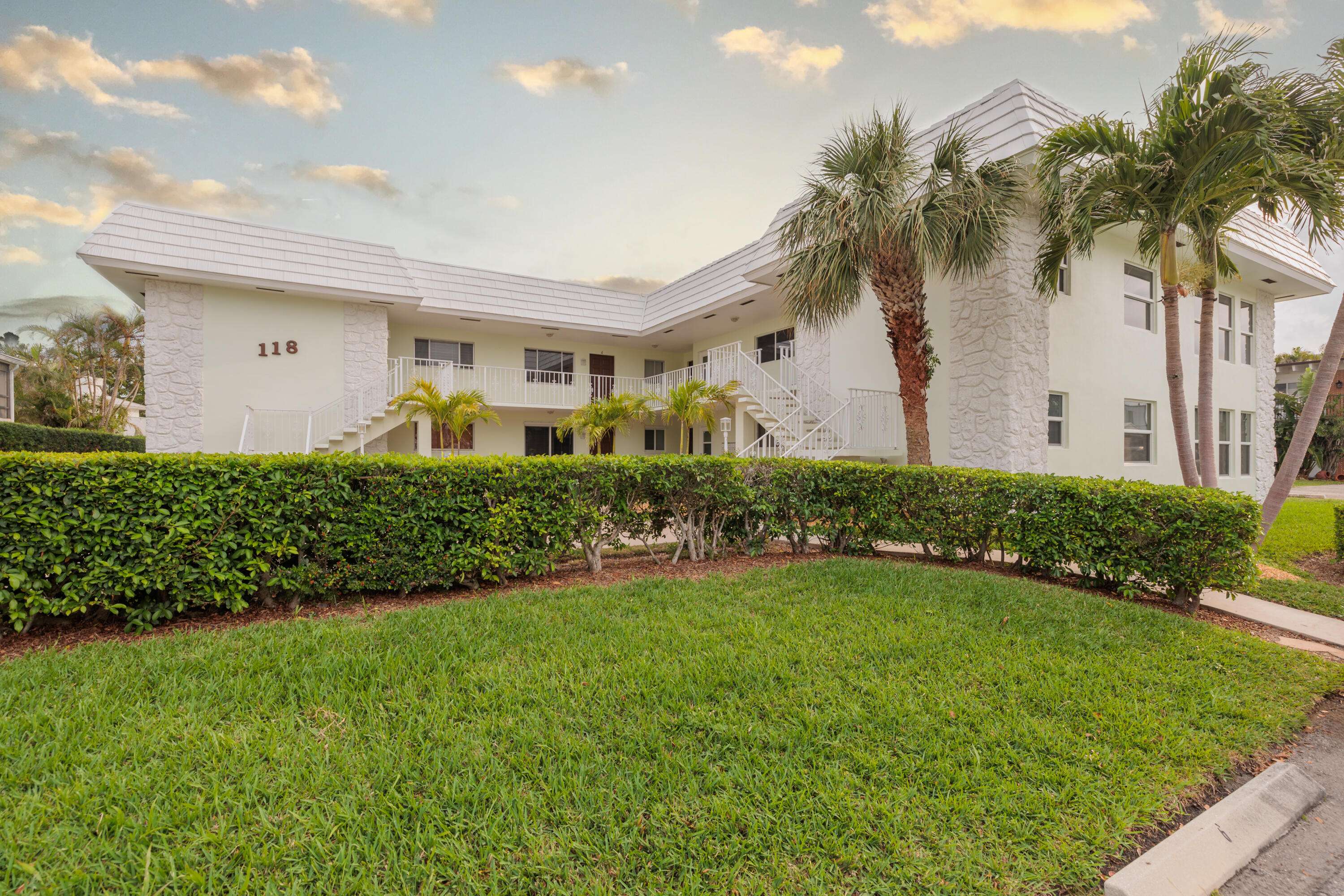 North Palm Beach, FL 33408,118 Yacht Club DR 5