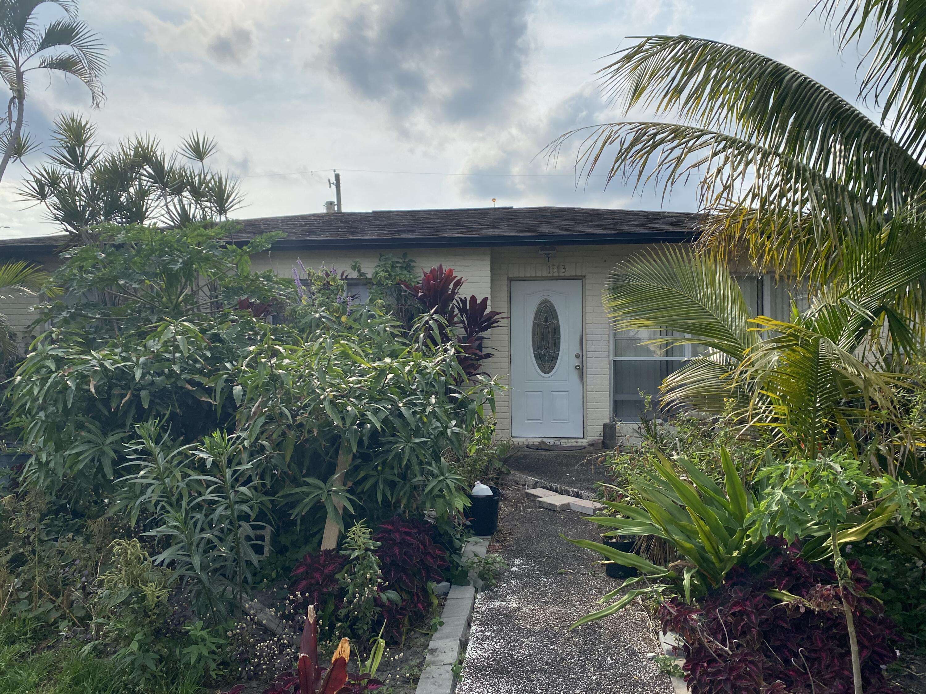 Lake Worth Beach, FL 33460,1513 Tropical DR