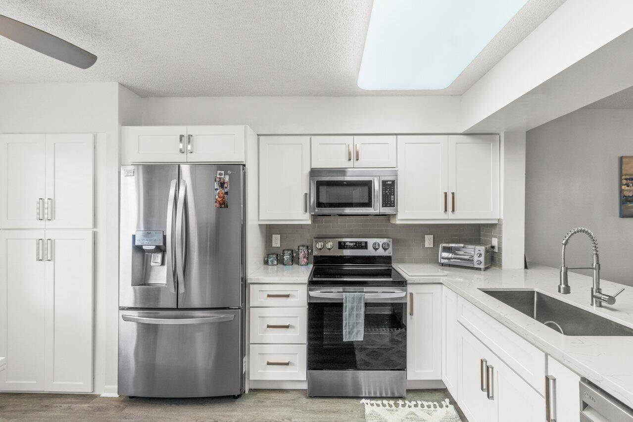 Delray Beach, FL 33484,6037 Pointe Regal CIR 408