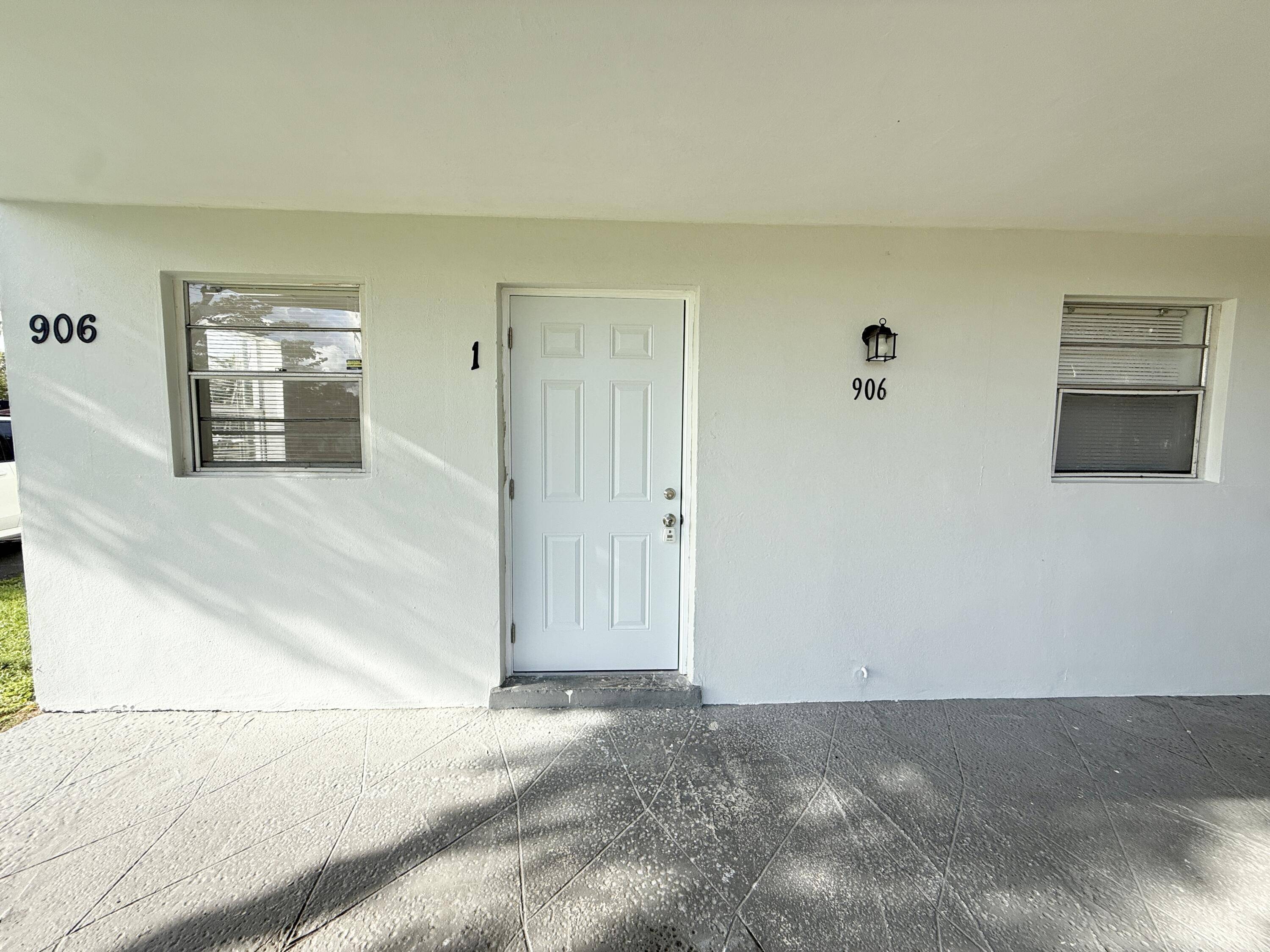 Lake Park, FL 33403,906 Foresteria DR