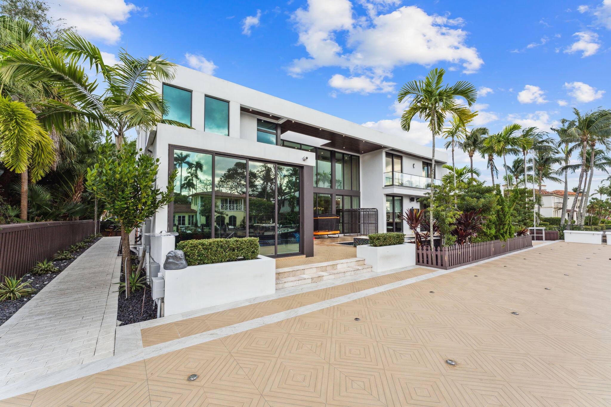 Fort Lauderdale, FL 33301,633 Coral WAY