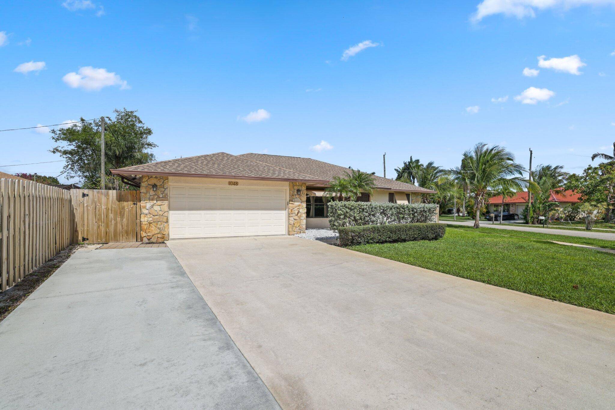 Lantana, FL 33462,1048 Wynndale WAY