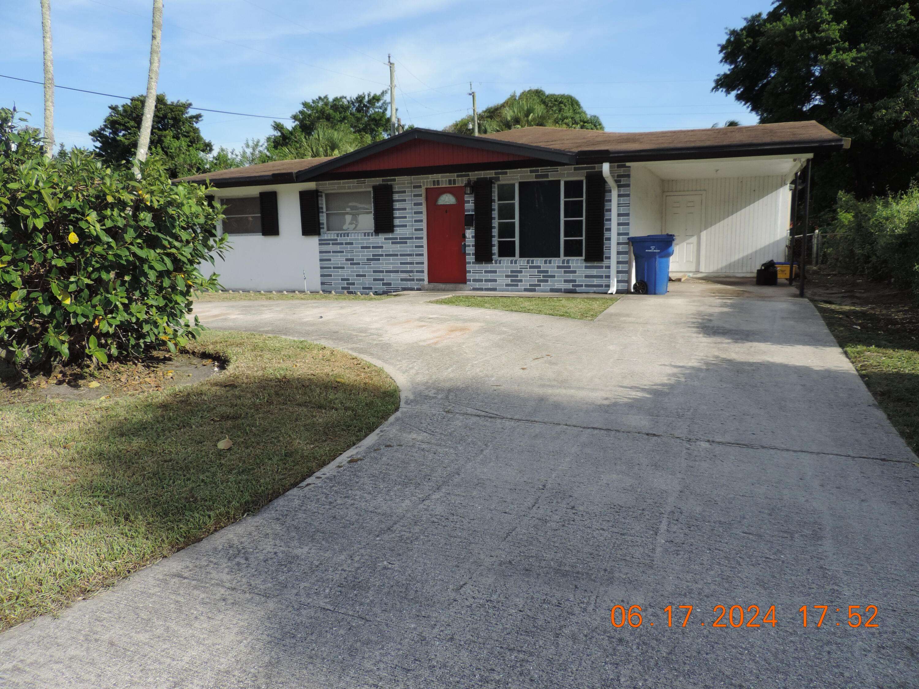 Riviera Beach, FL 33404,1611 W 35th ST