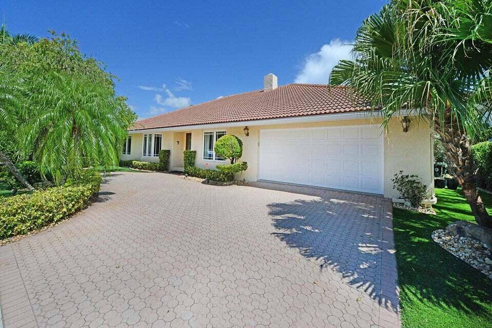 Boca Raton, FL 33487,885 NE Mulberry DR