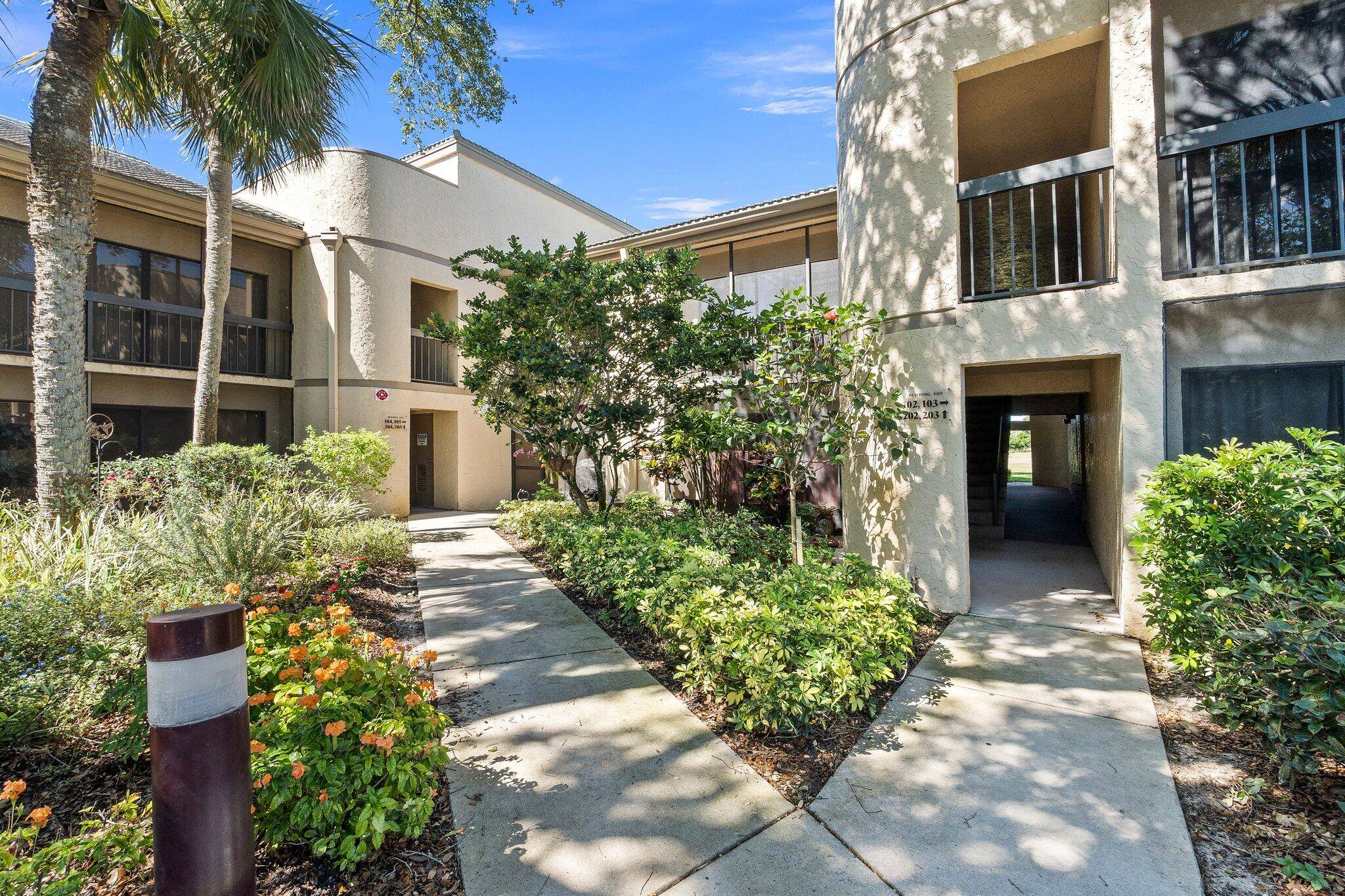 Fort Pierce, FL 34951,9450 Meadowood DR 203