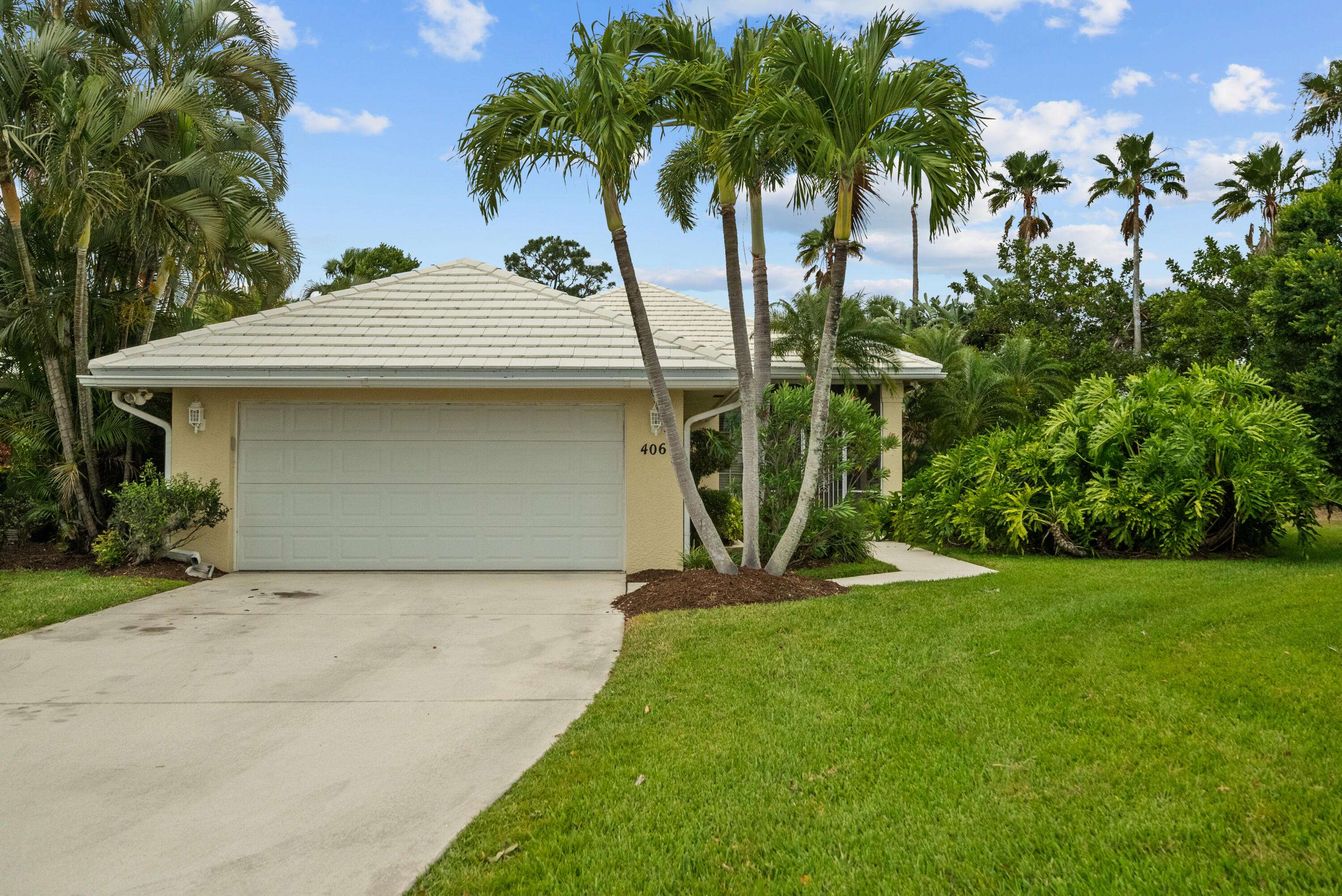 Port Saint Lucie, FL 34986,406 SW Fairway LNDG