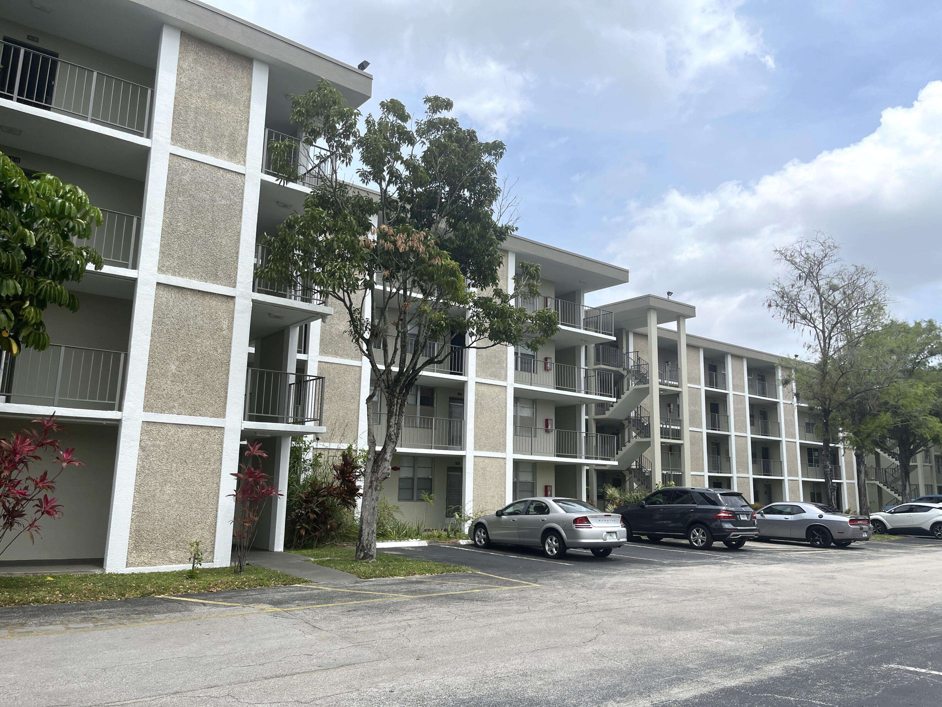 Lauderdale Lakes, FL 33313,2900 NW 48th TER 310