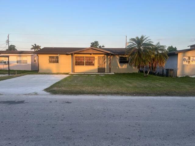 Belle Glade, FL 33430,621 SW 7th ST