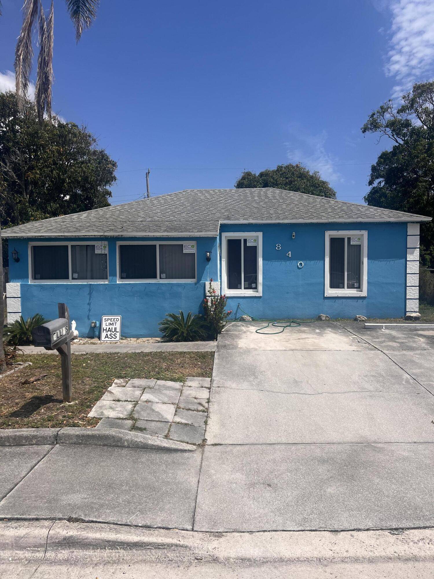 Riviera Beach, FL 33404,840 W 2nd ST