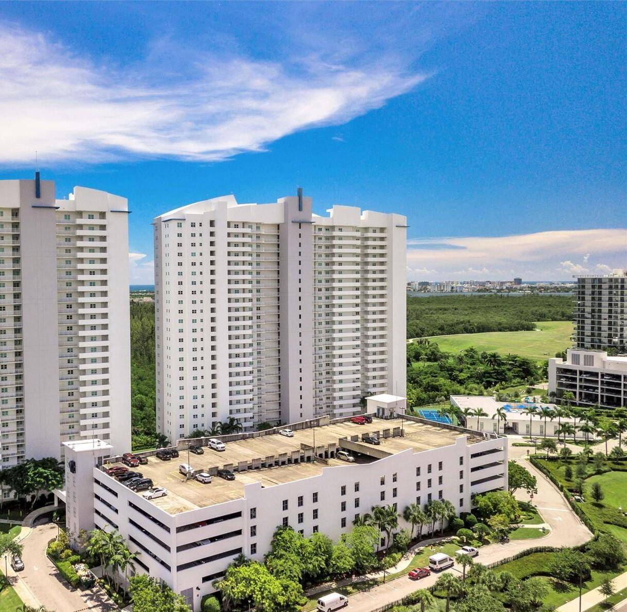 North Miami, FL 33181,15051 Royal Oaks LN 202