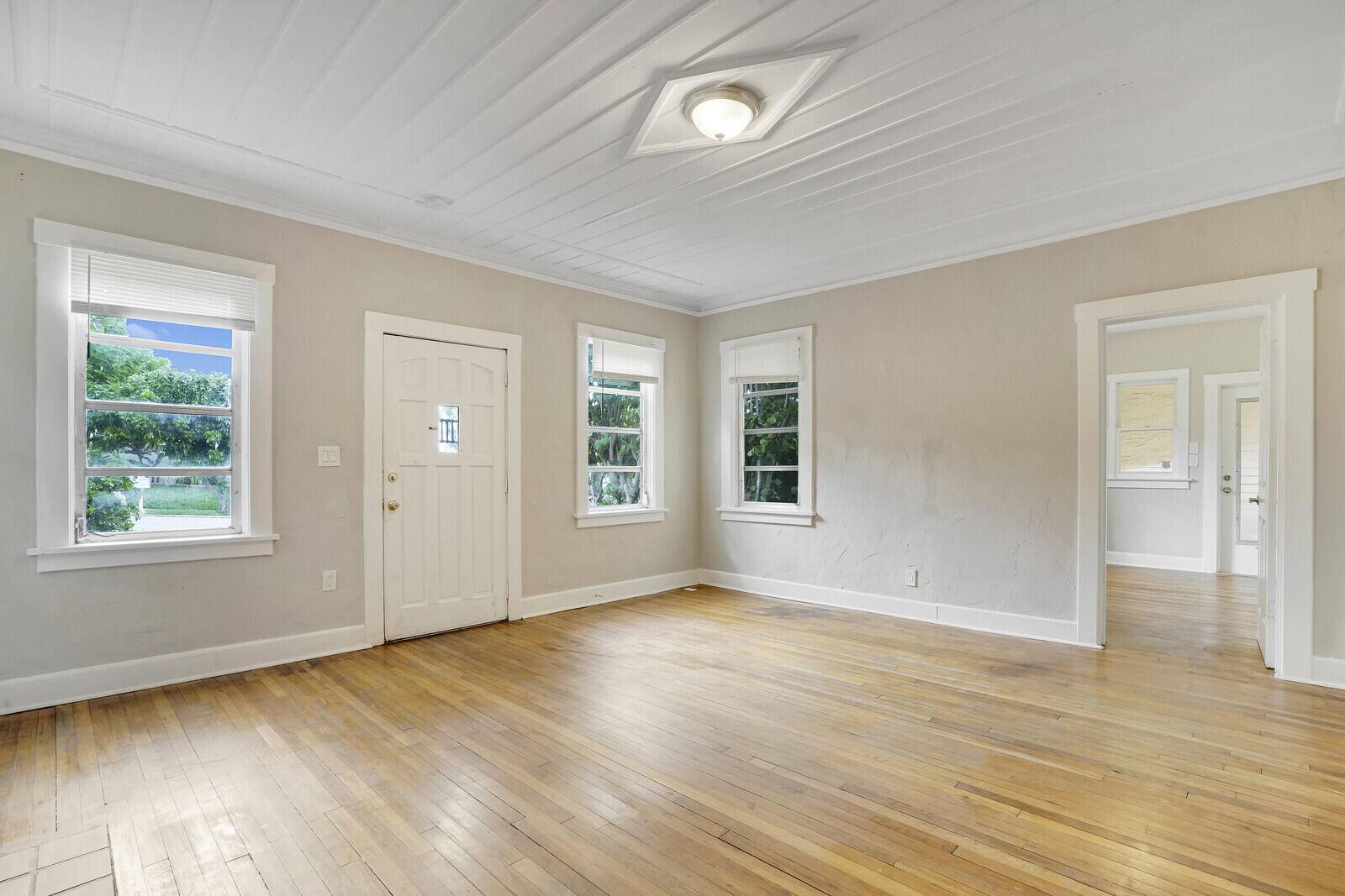 West Palm Beach, FL 33407,830 37th ST