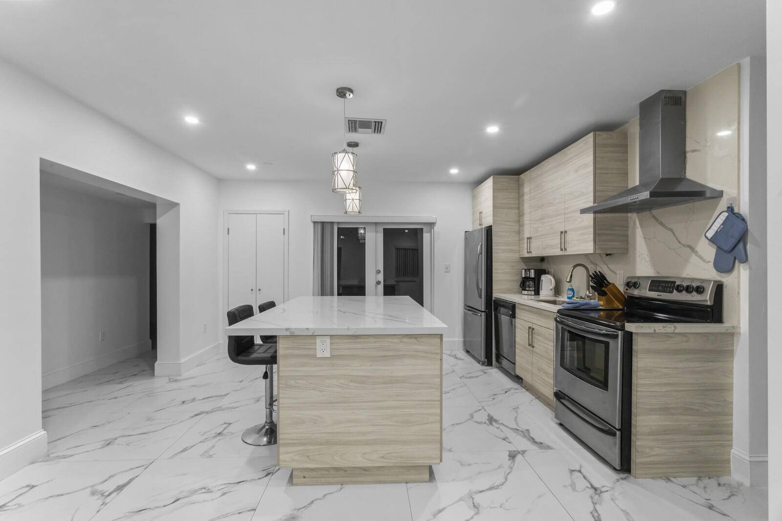 Hollywood, FL 33020,1436 Funston ST