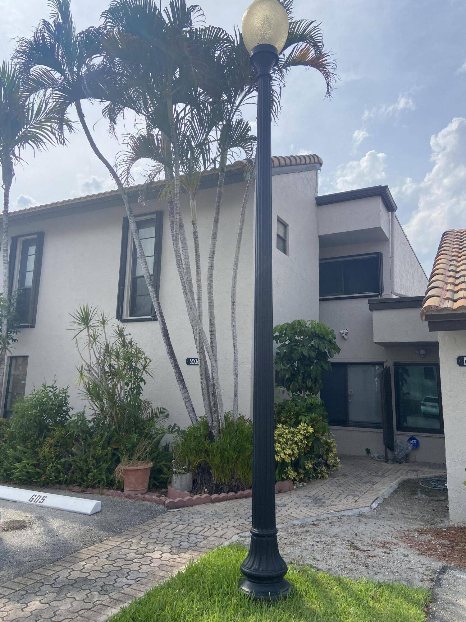 Plantation, FL 33324,952 Mockingbird LN 605b