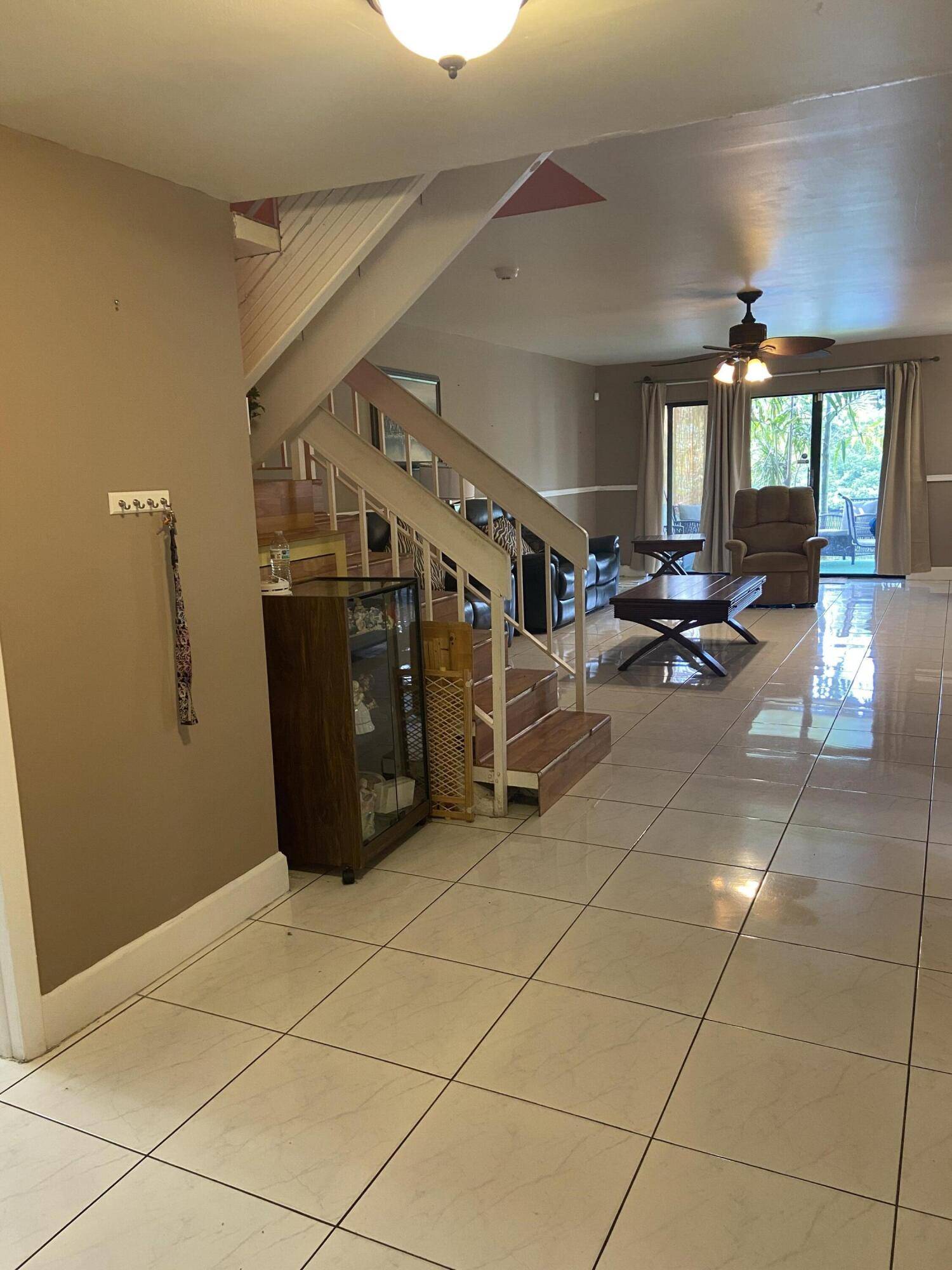Plantation, FL 33324,952 Mockingbird LN 605b