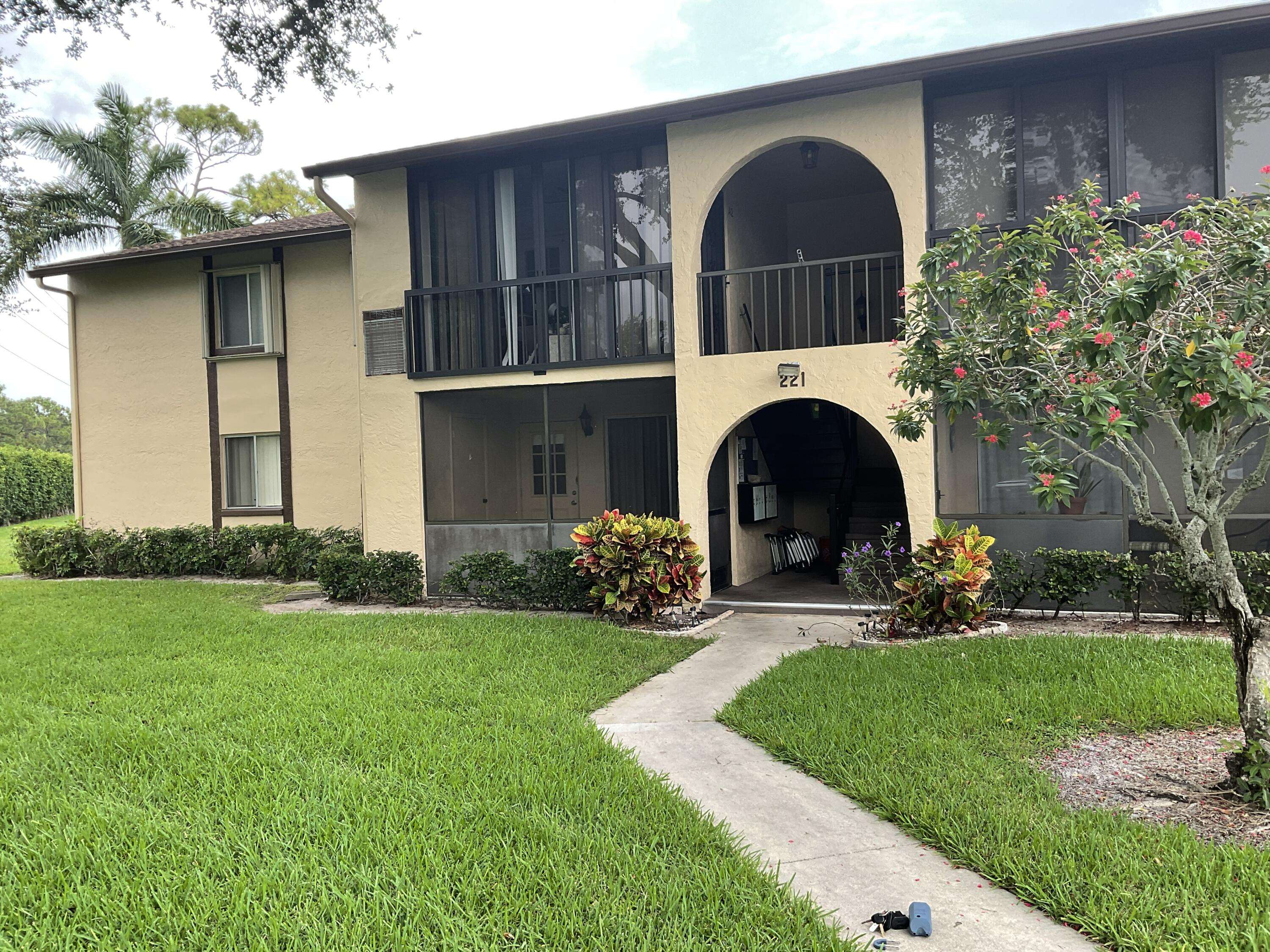 Greenacres, FL 33463,221 Pine Hov CIR A-1