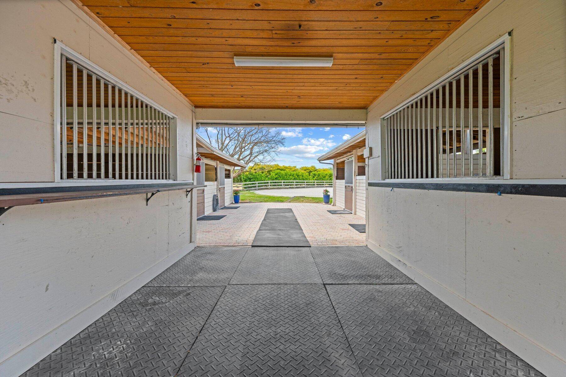 Wellington, FL 33414,15000 Oatland CT Barn