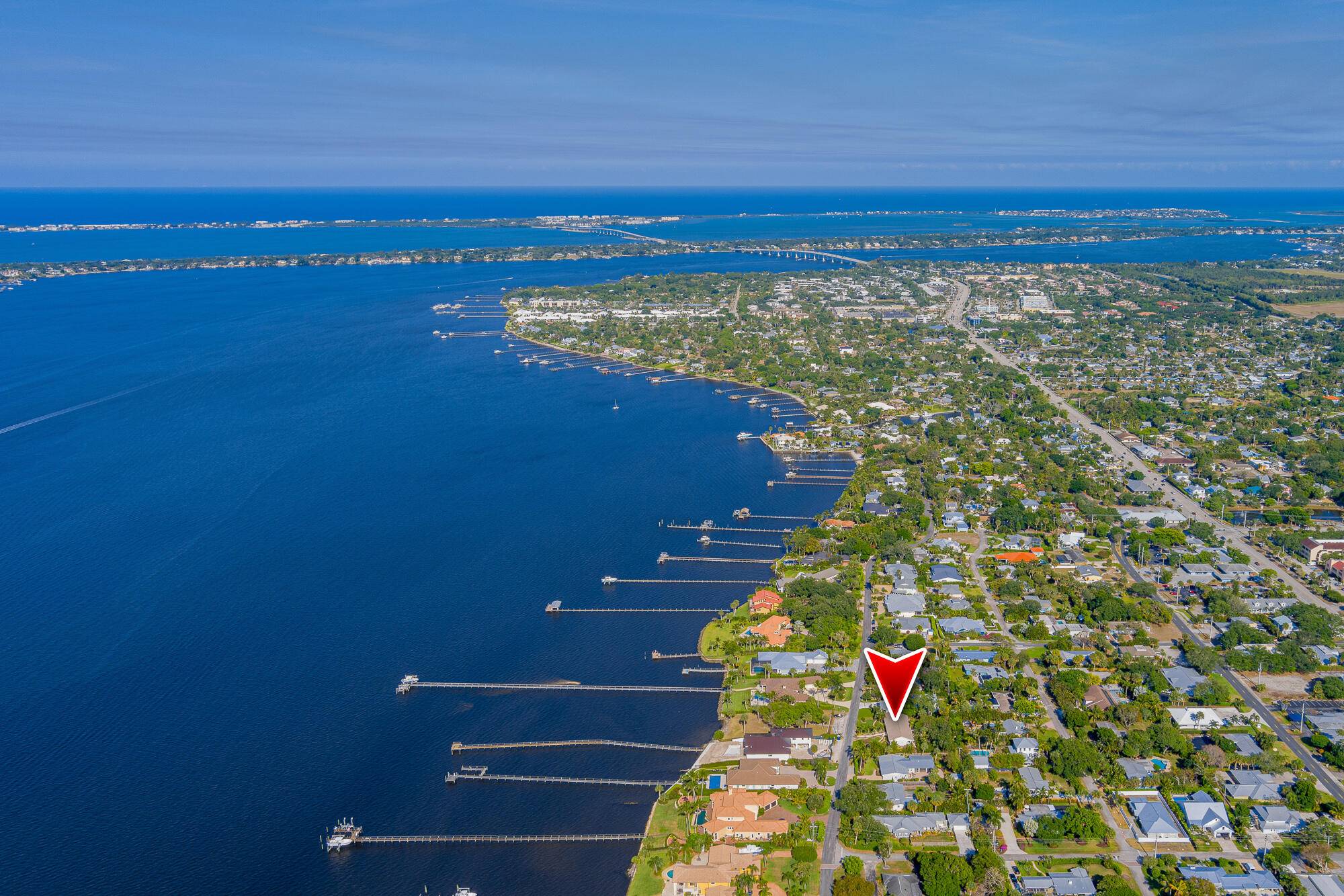 Stuart, FL 34994,818 SE Riverside DR