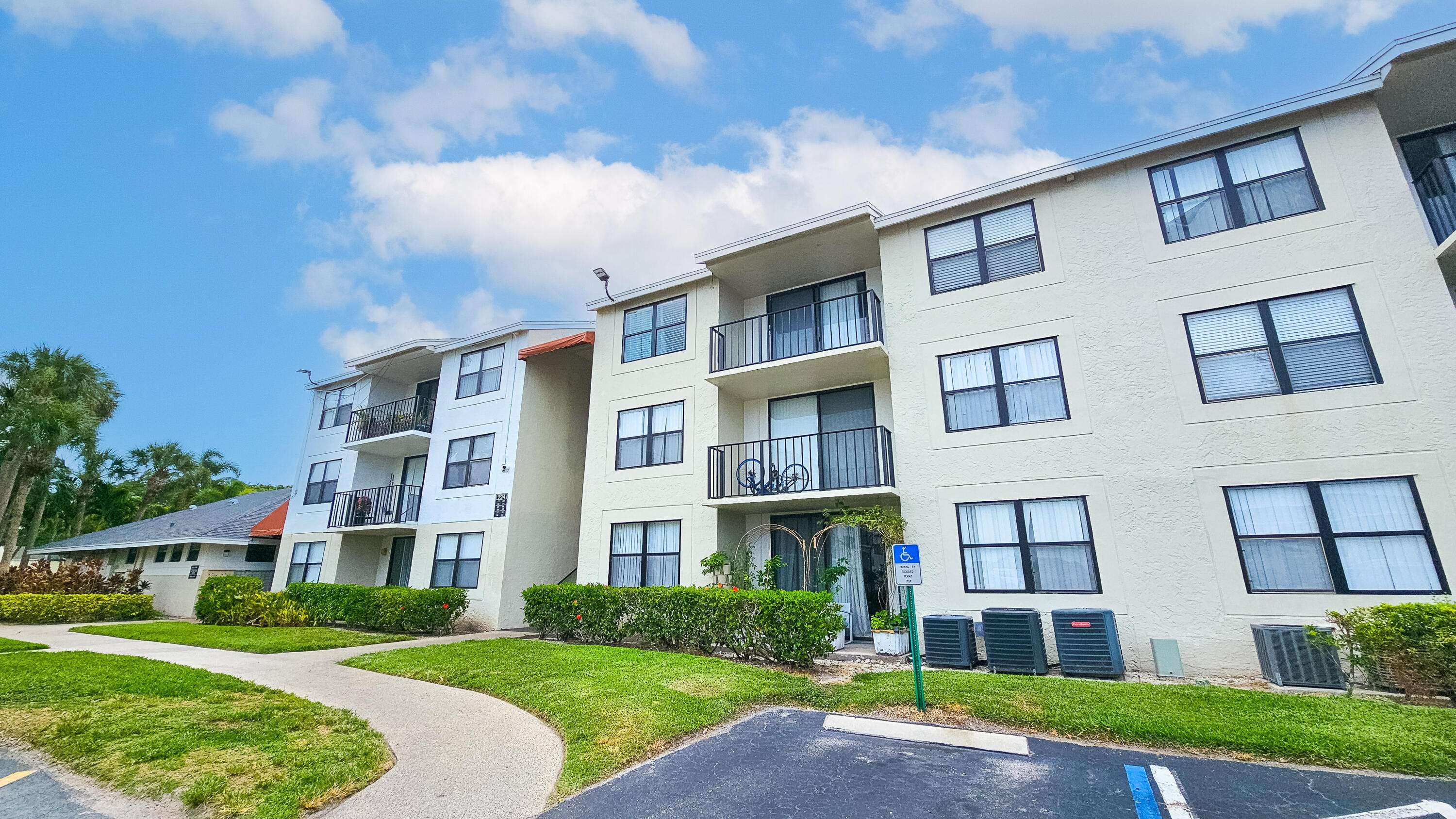 West Palm Beach, FL 33401,724 Executive Center DR 36