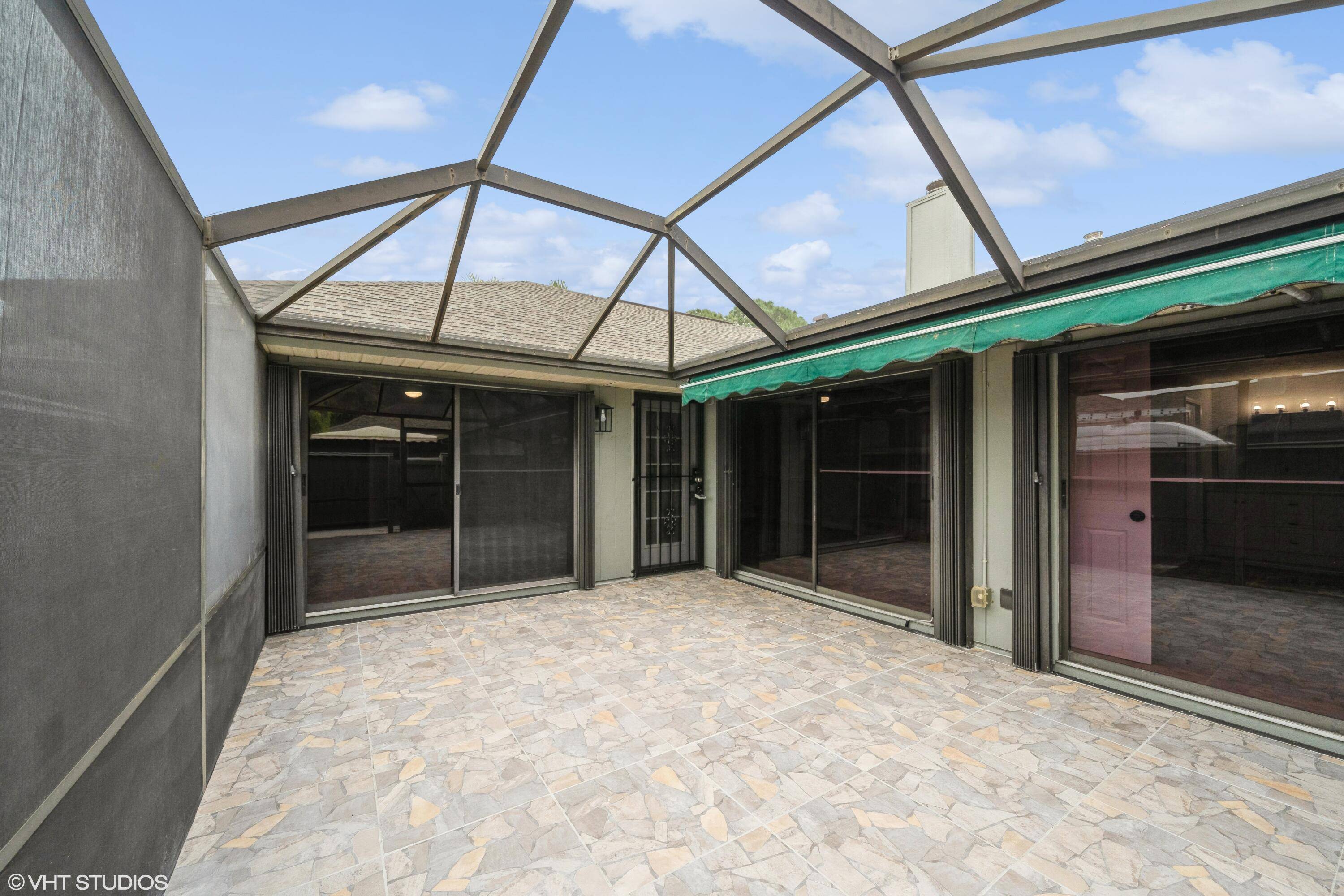 Vero Beach, FL 32962,735 SW Timber Ridge TRL A
