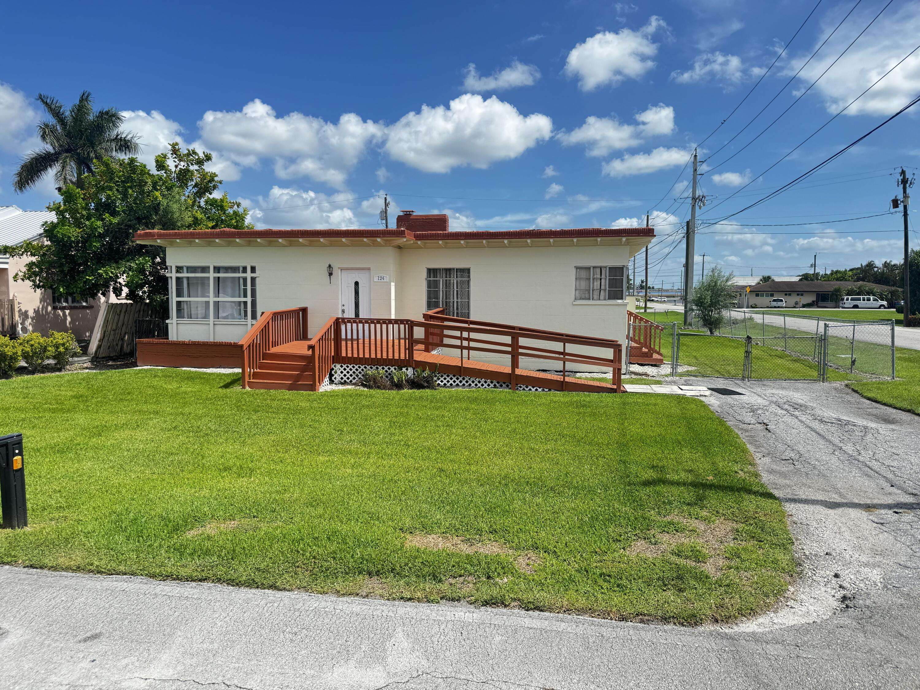 Belle Glade, FL 33430,124 NW E Ave E