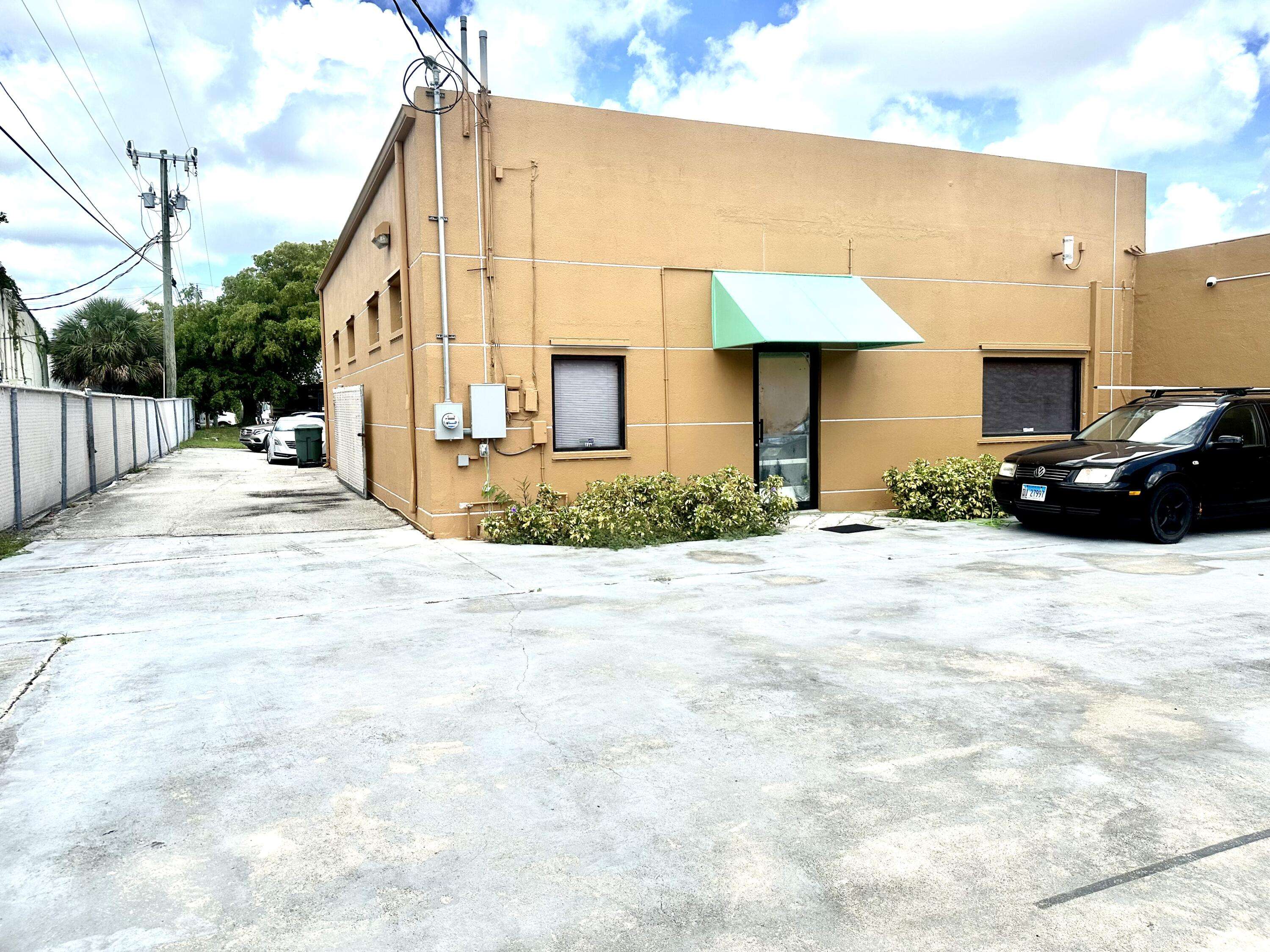 Oakland Park, FL 33334,4426 NE 8th AVE