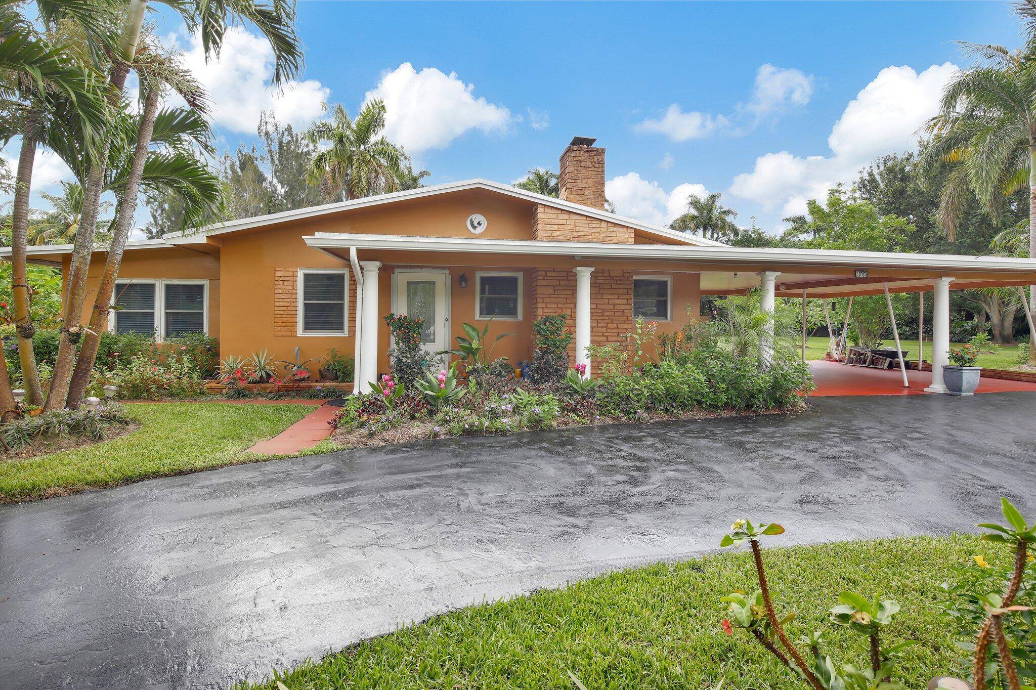 Plantation, FL 33317,100 N Hibiscus CT