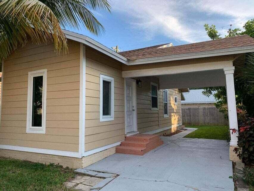 West Palm Beach, FL 33407,416 Lilac CT