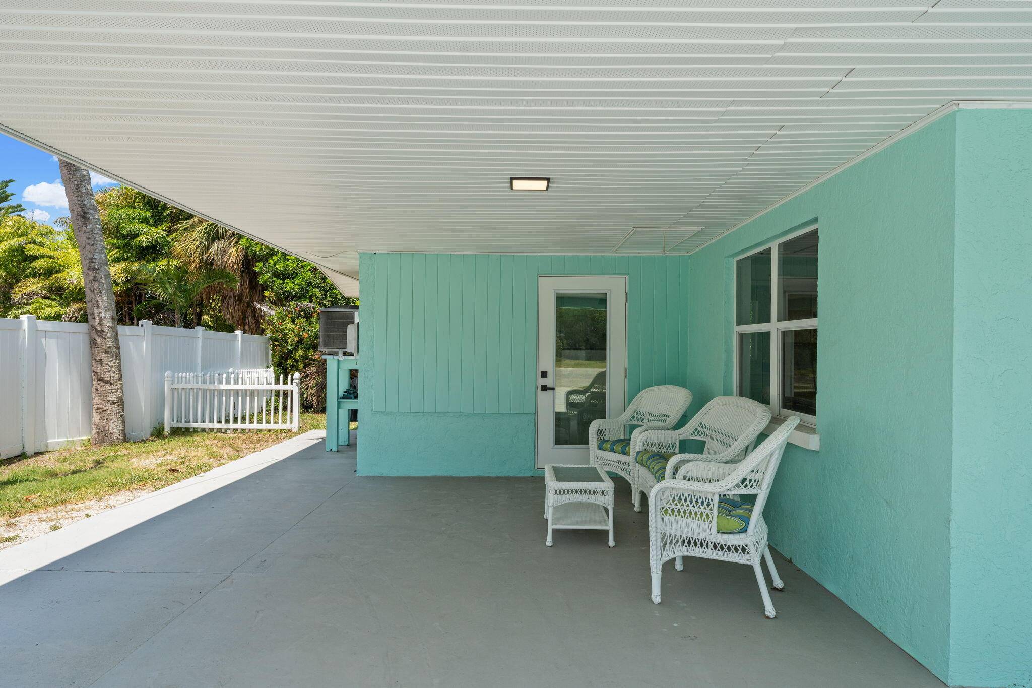 Holmes Beach, FL 34217,214 85th ST