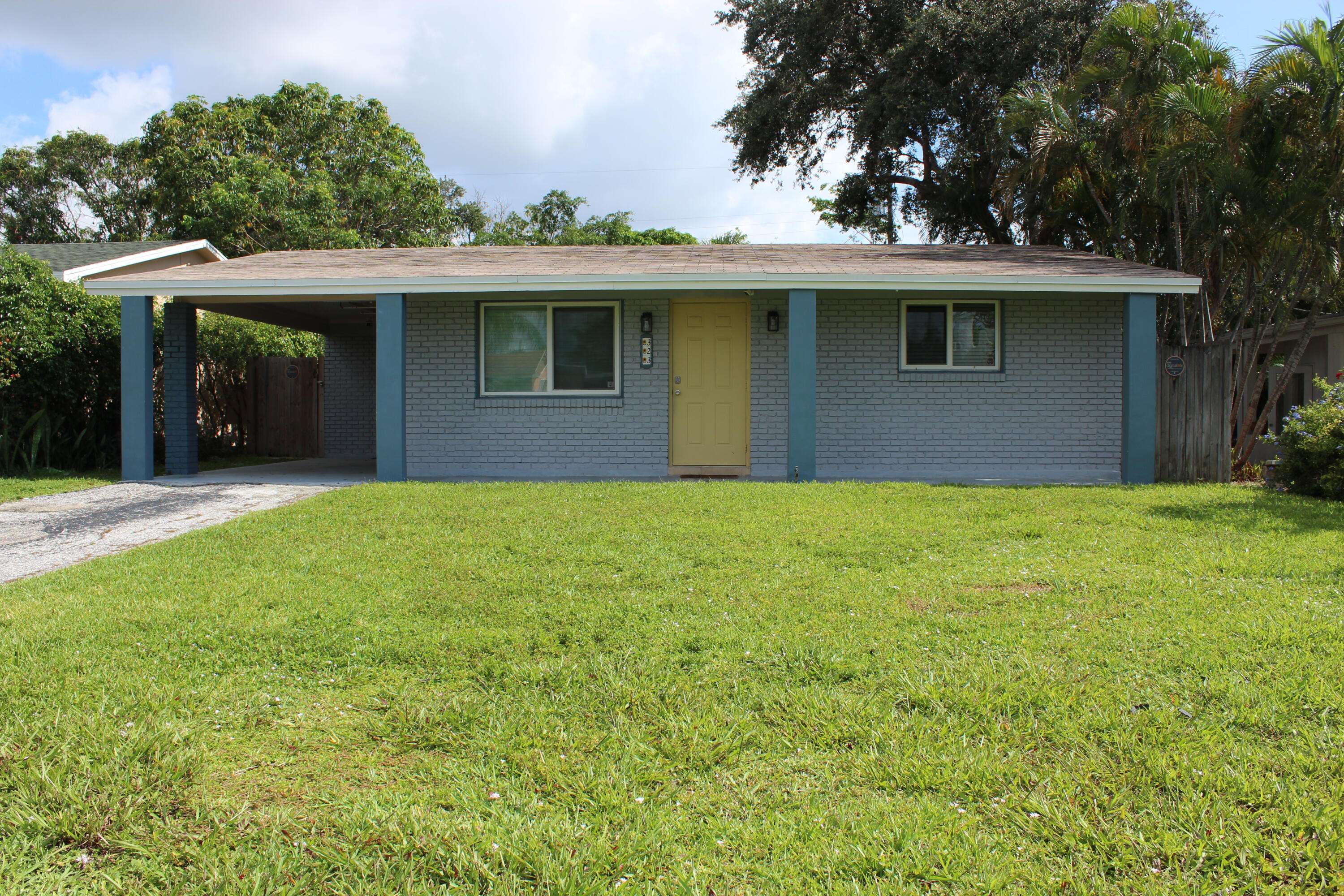 Lantana, FL 33462,323 W Palm ST