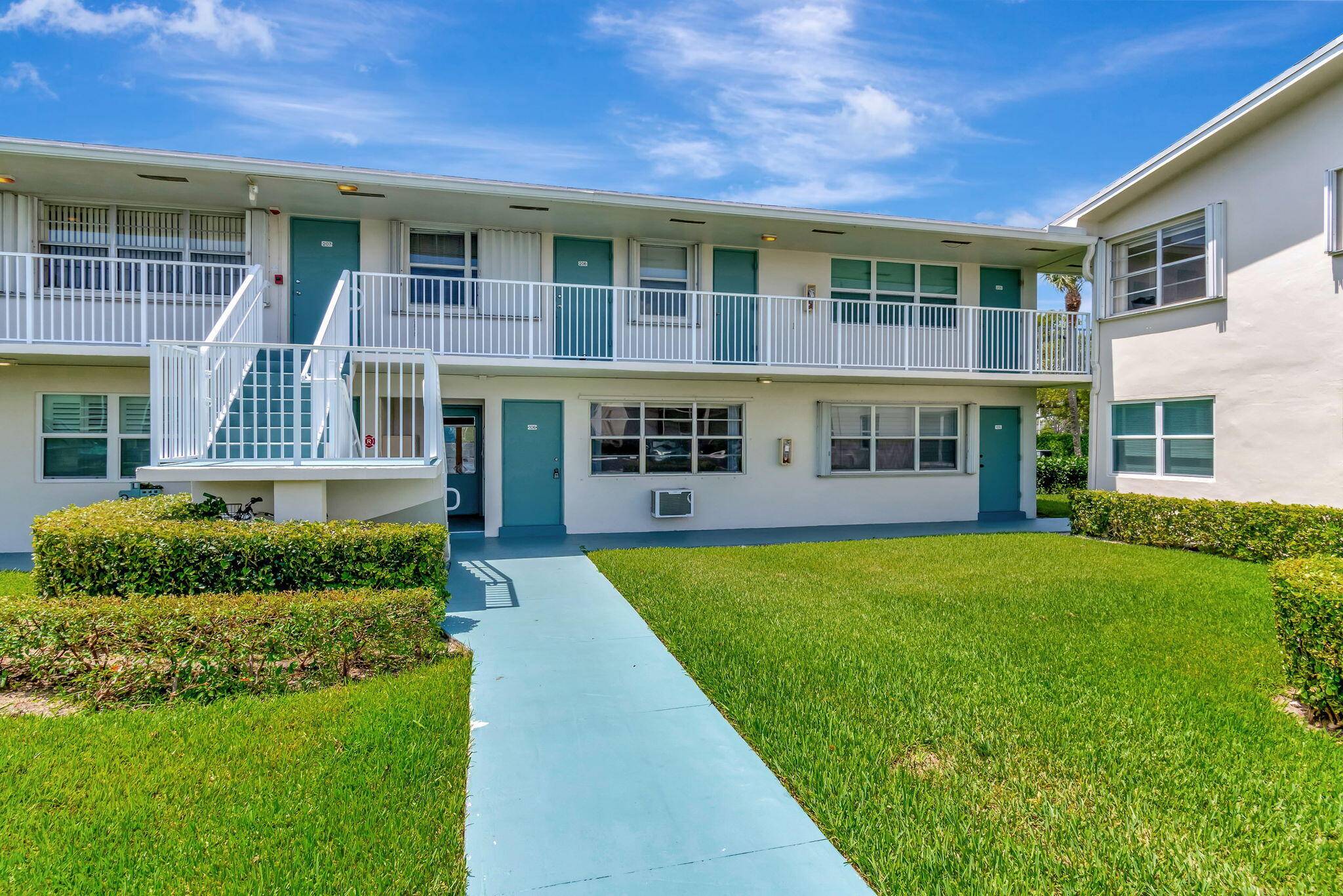 Boynton Beach, FL 33435,740 W Horizons 105