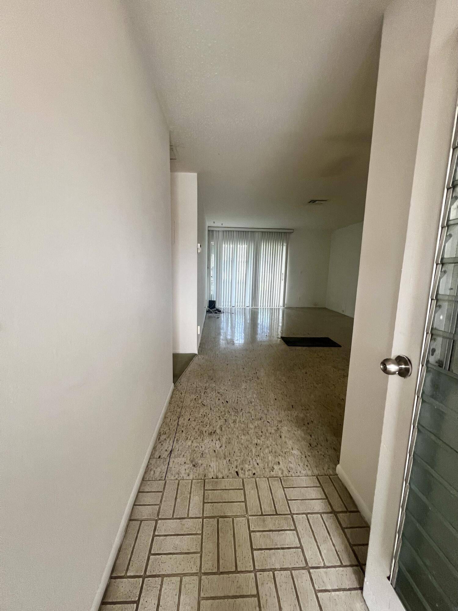 West Palm Beach, FL 33415,2700 E Dudley DR C