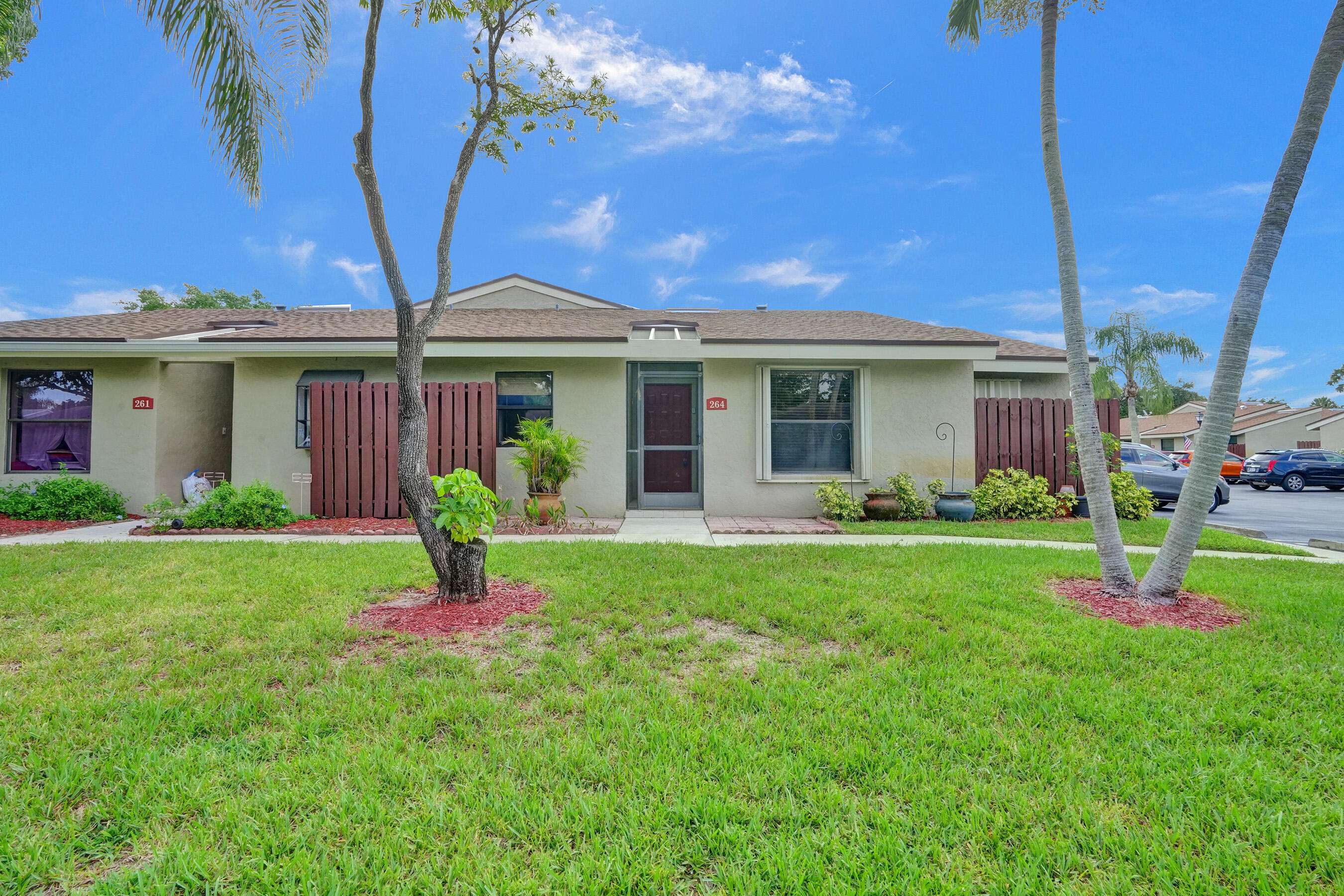 Boynton Beach, FL 33436,264 Meadows DR