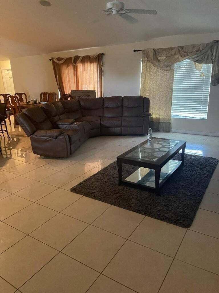 Port Saint Lucie, FL 34983,997 SW Curtis ST