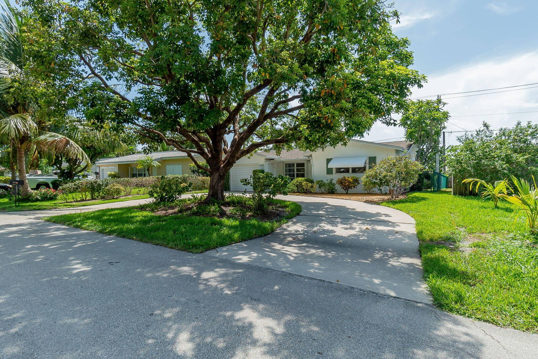 Lantana, FL 33462,1216 Cardinal LN