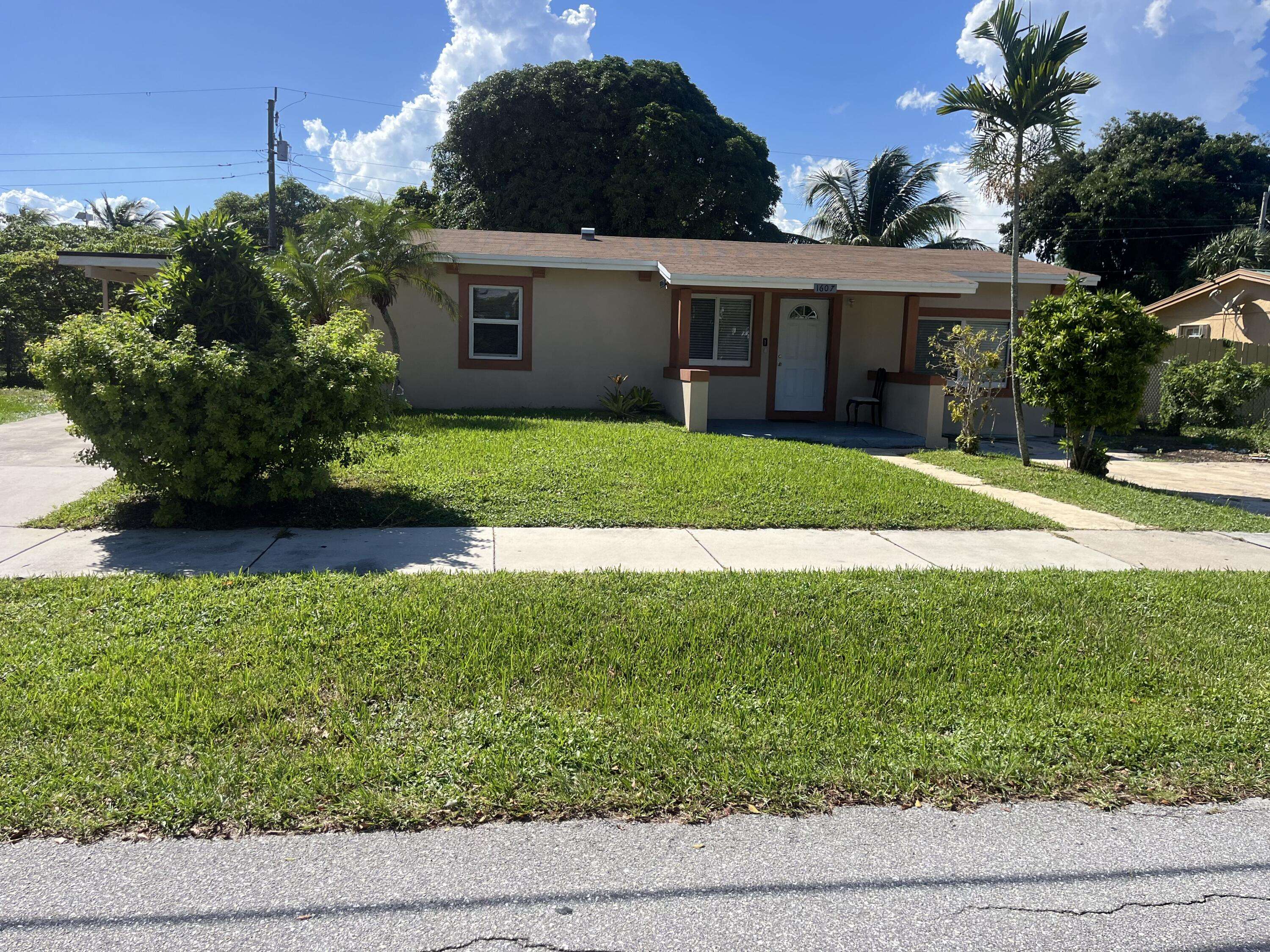 Boynton Beach, FL 33435,1607 NE 4th ST