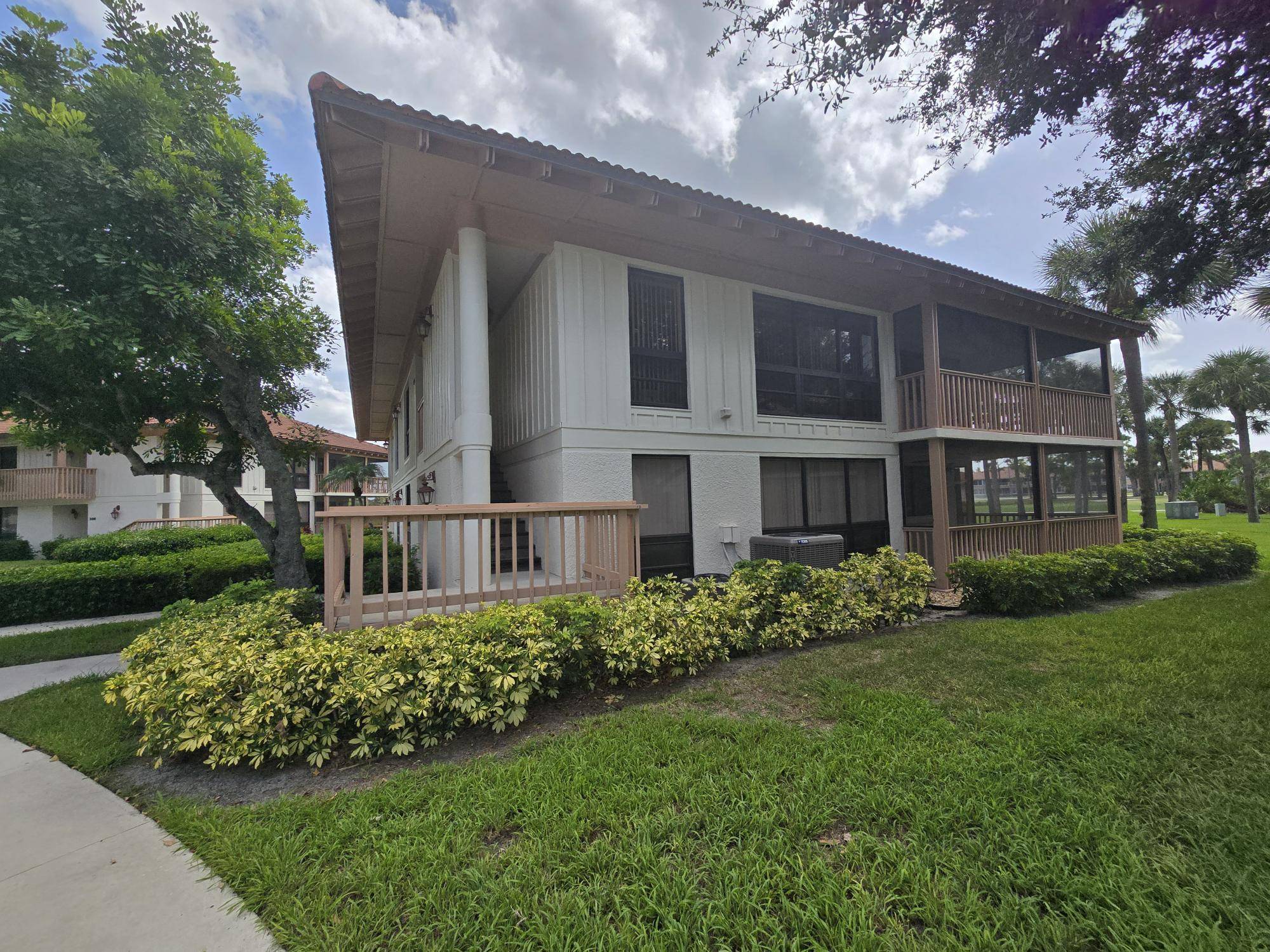 Palm Beach Gardens, FL 33418,300 Brackenwood CIR