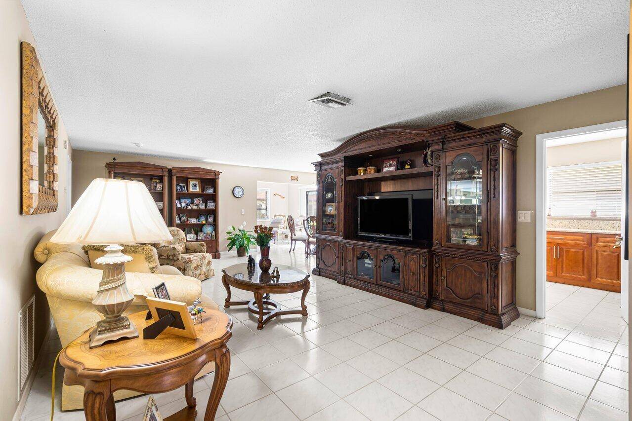 Greenacres, FL 33463,6369 Lakemont CIR