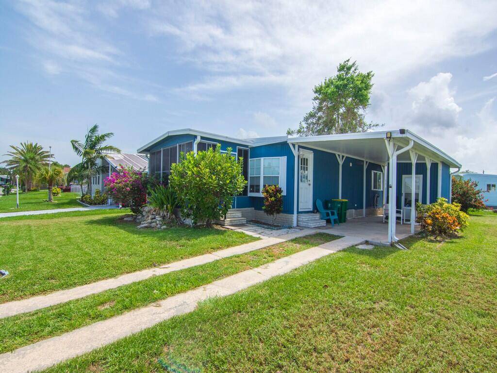 Barefoot Bay, FL 32976,1033 Oriole CIR