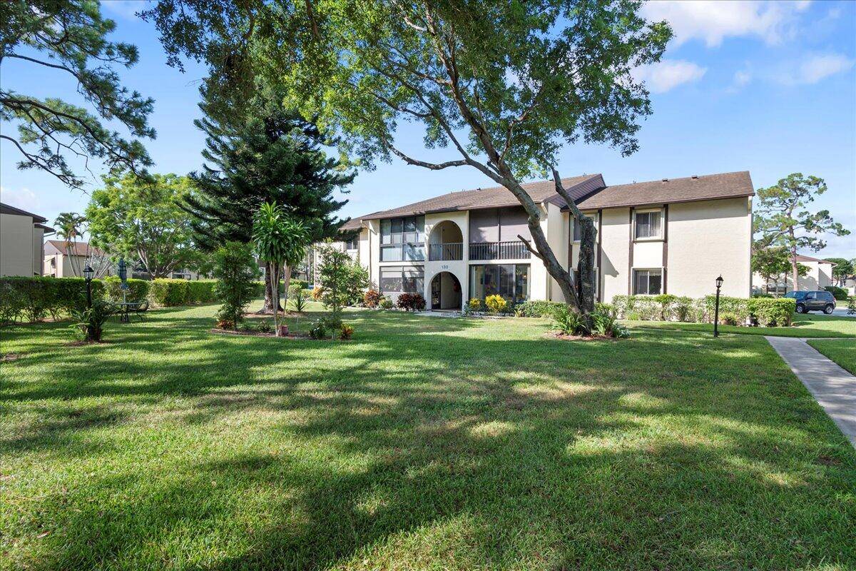 Greenacres, FL 33463,130 Lake Pine CIR B-1