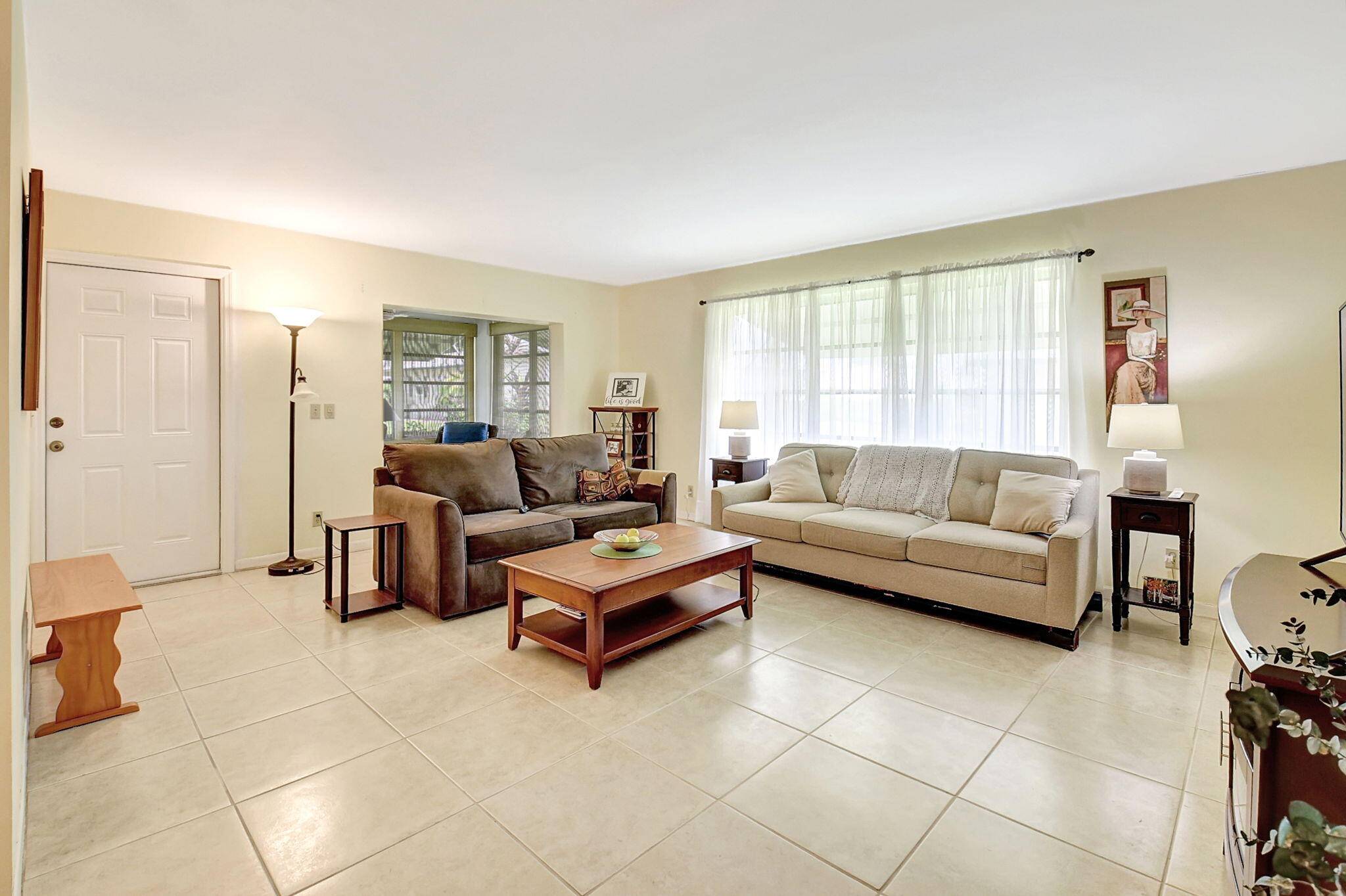 Delray Beach, FL 33445,875 North DR Apt A