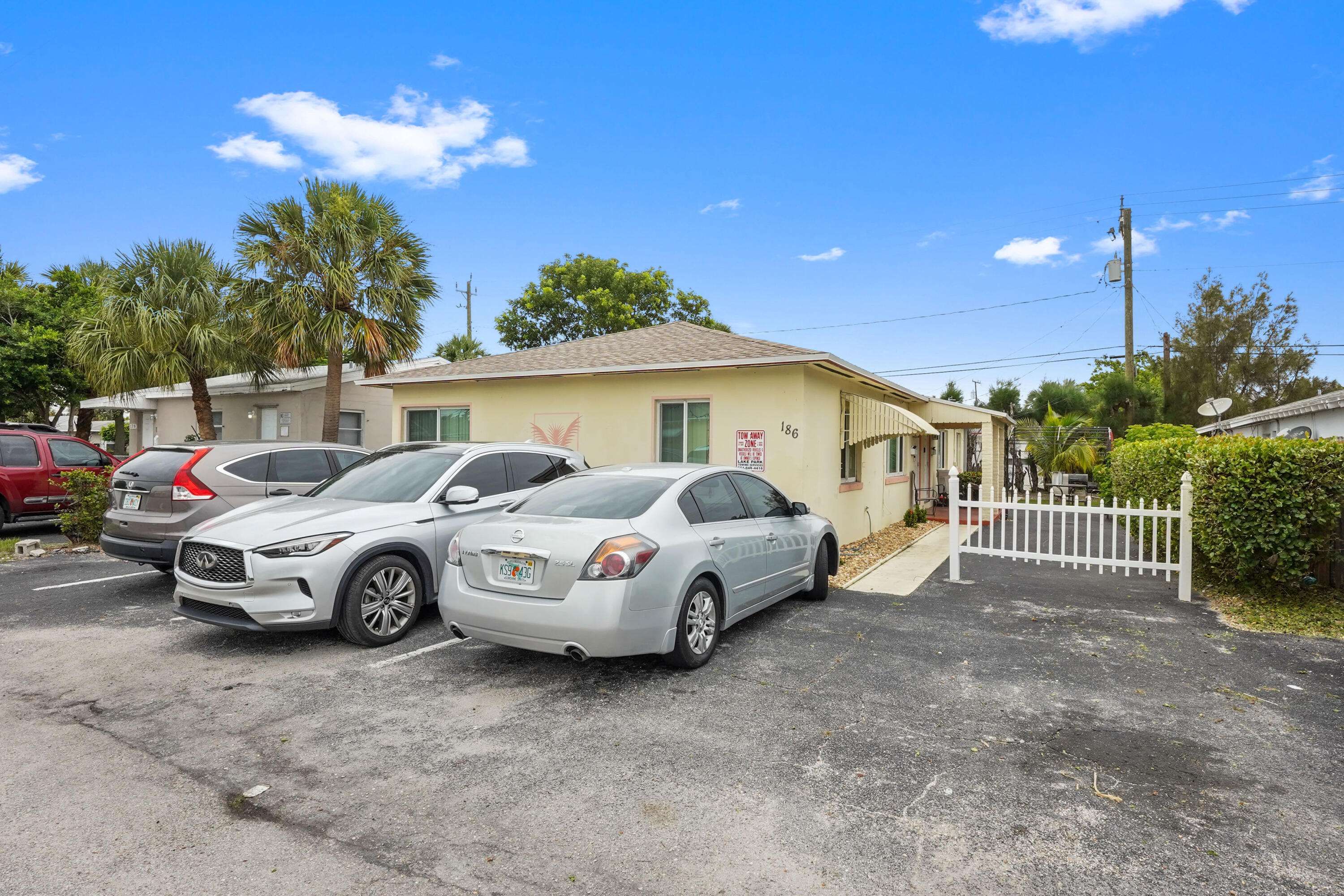 Riviera Beach, FL 33404,186 E 27th ST 1