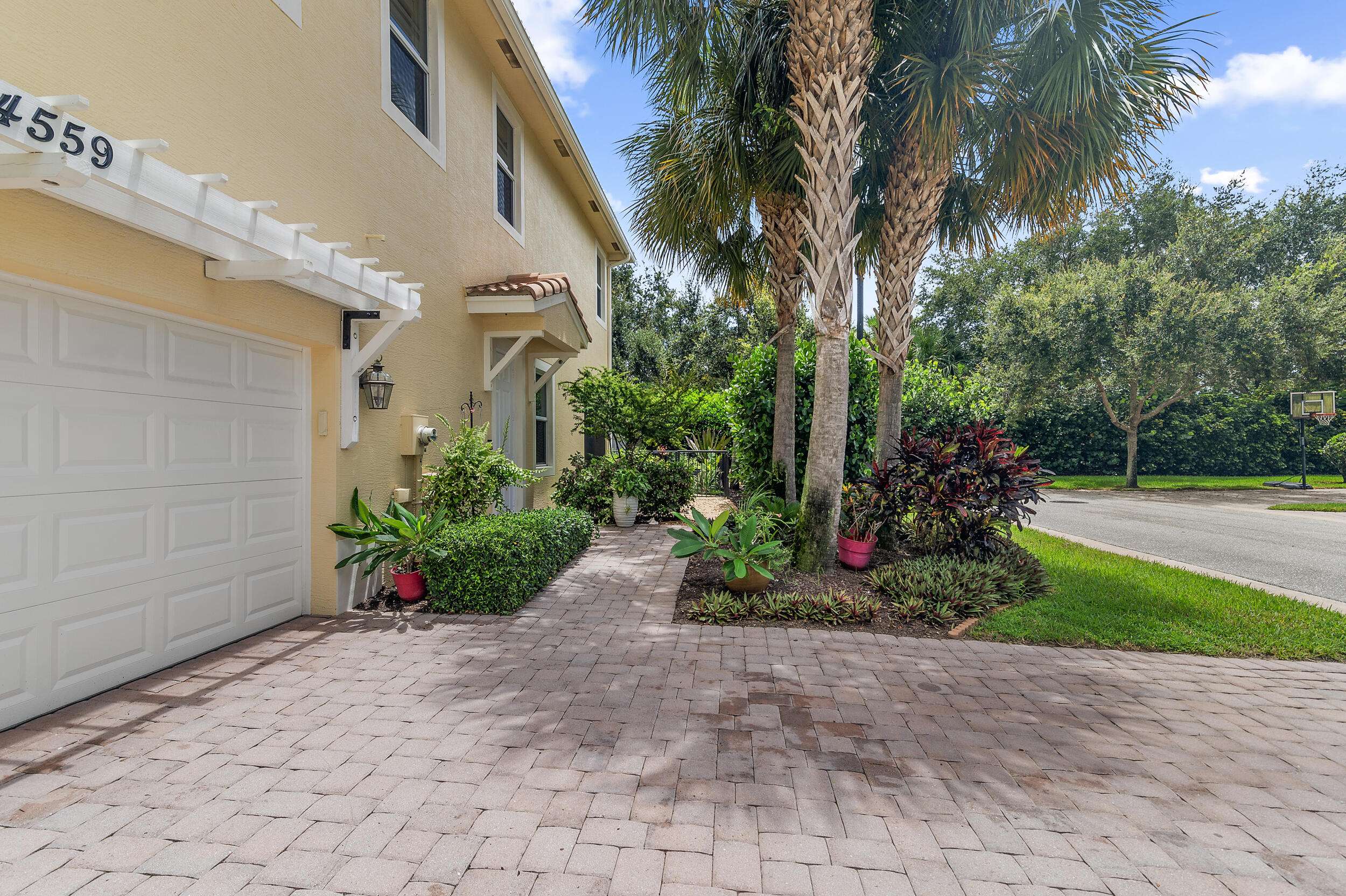 Palm Beach Gardens, FL 33418,4559 Cadiz CIR