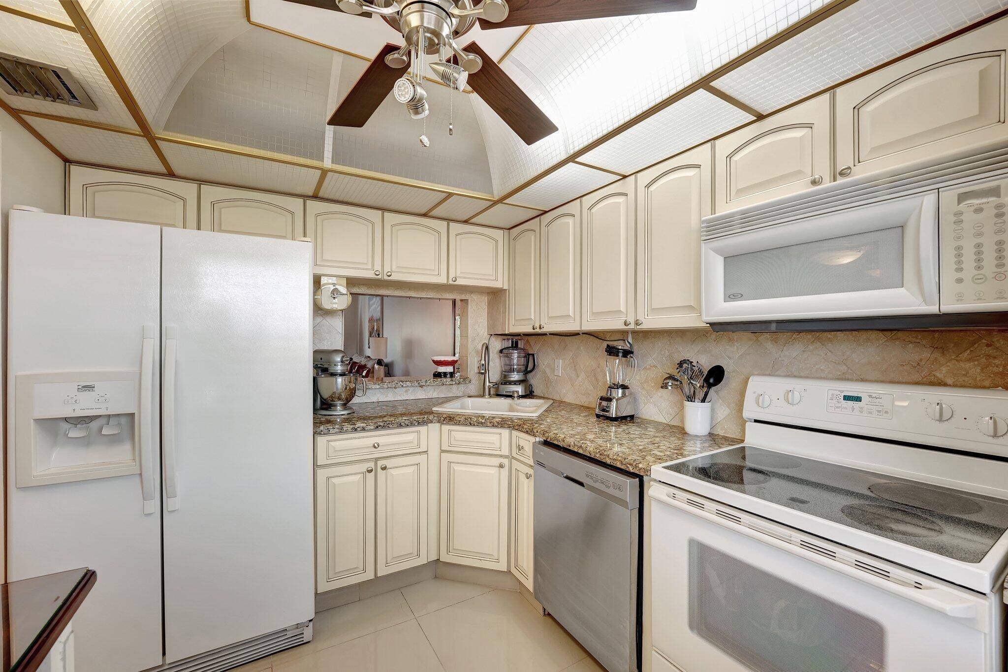 Lauderhill, FL 33319,3776 Inverrary BLVD 307r