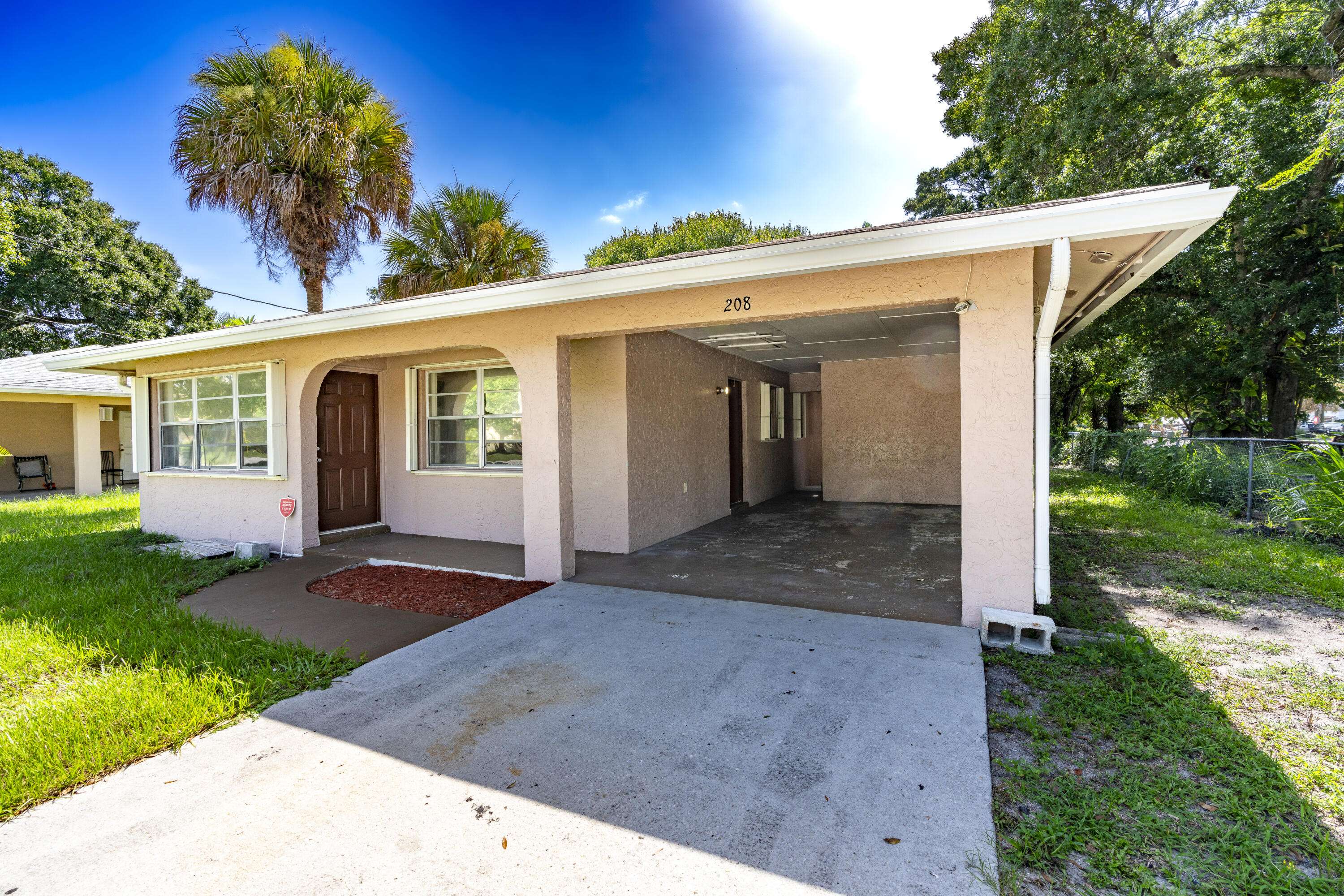Fort Pierce, FL 34947,208 N 30th ST