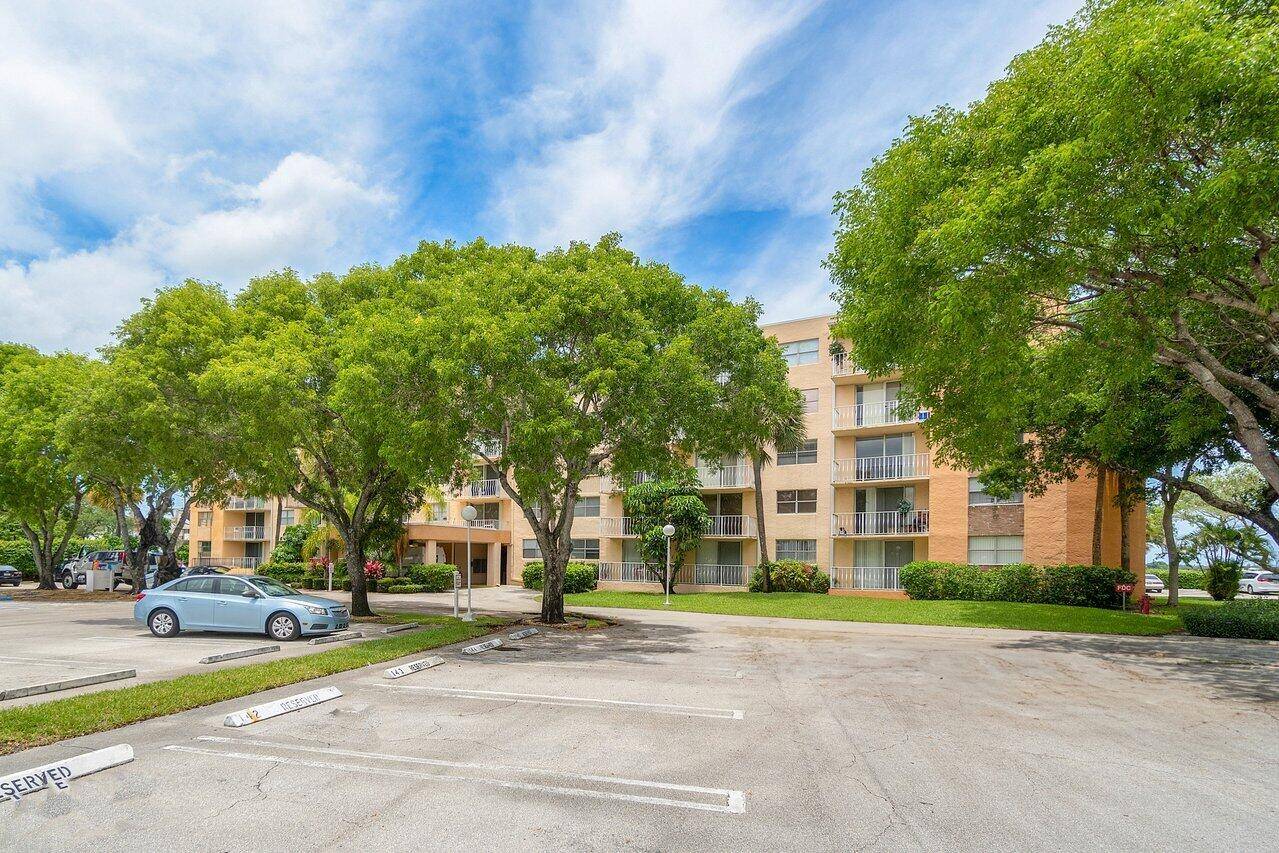 West Palm Beach, FL 33401,480 Executive Center DR 1b