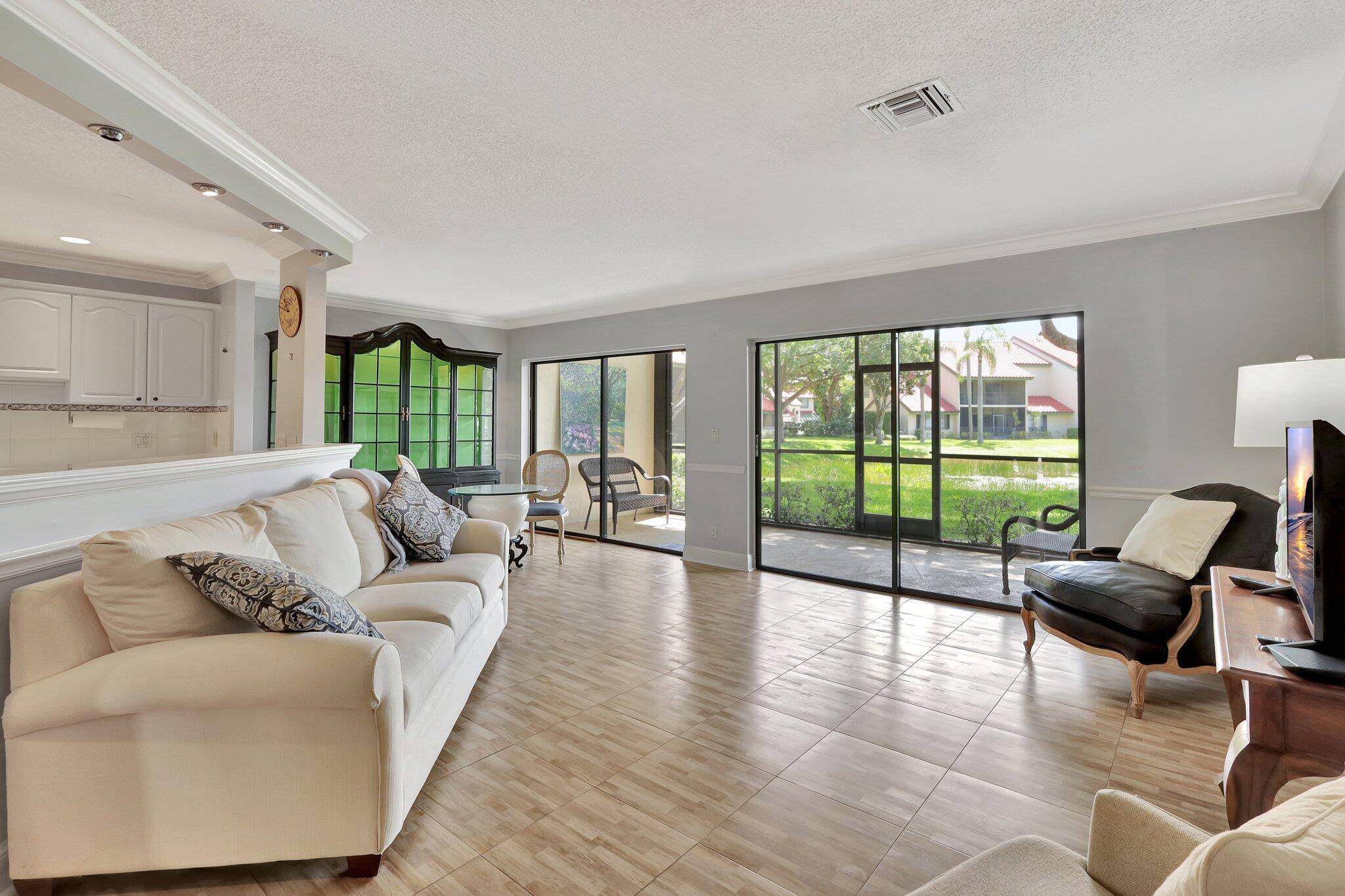 Palm Beach Gardens, FL 33418,2 E Lexington LN Bldg 2  Unit# 2-B
